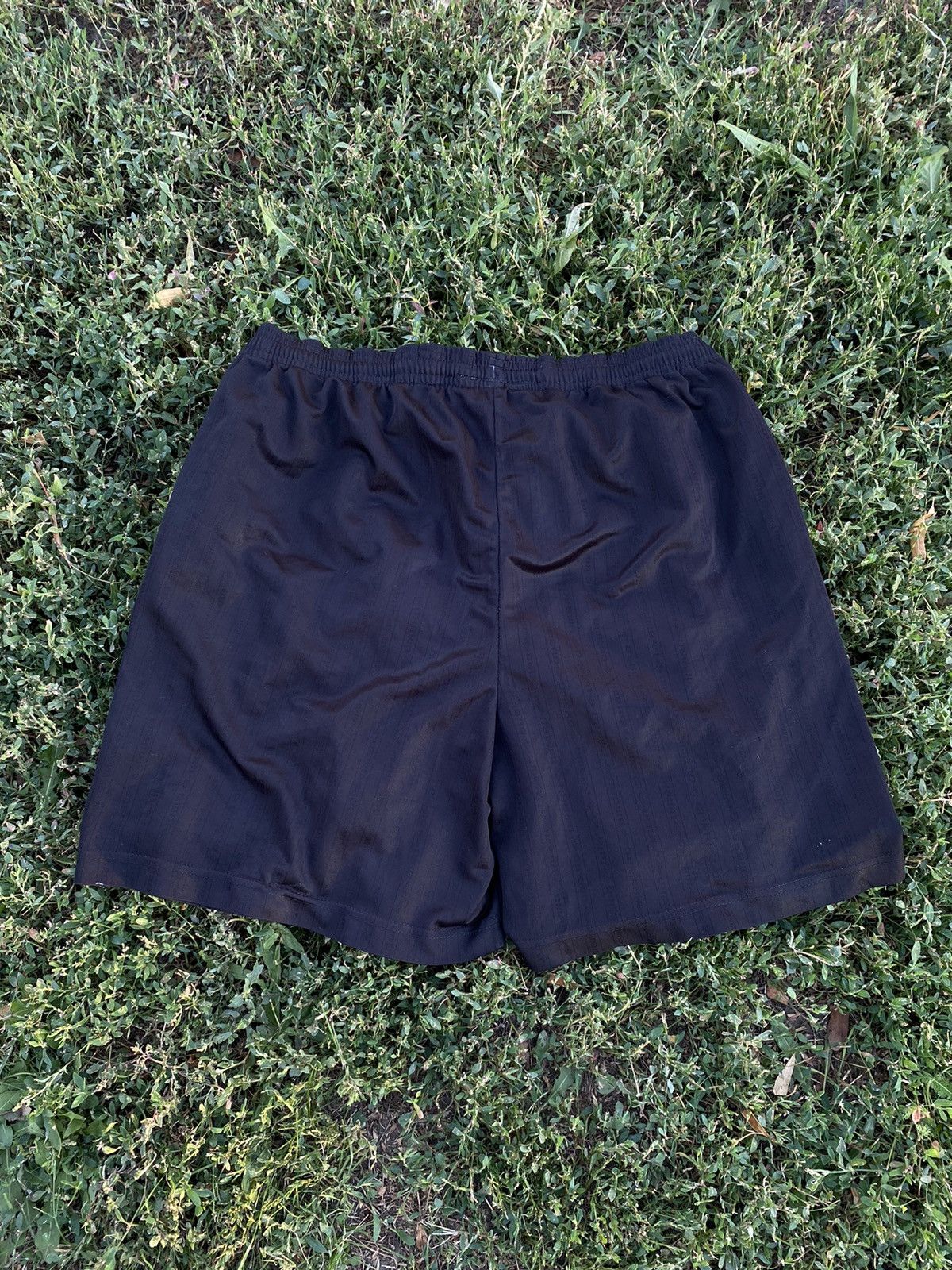 Umbro Vintage 90s Umbro shorts streetwear monogrammed y2k size XXL Size US 38 / EU 54 - 4 Thumbnail