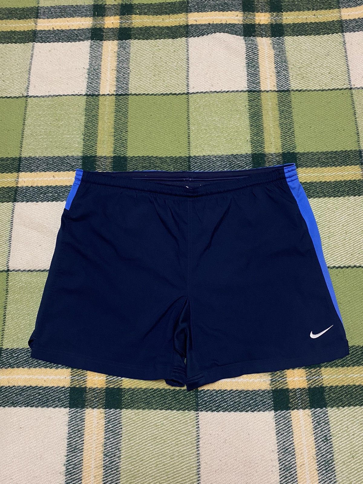 Nike Vintage Nike shorts streetwear swoosh casual y2k size L Size US 34 / EU 50 - 1 Thumbnail