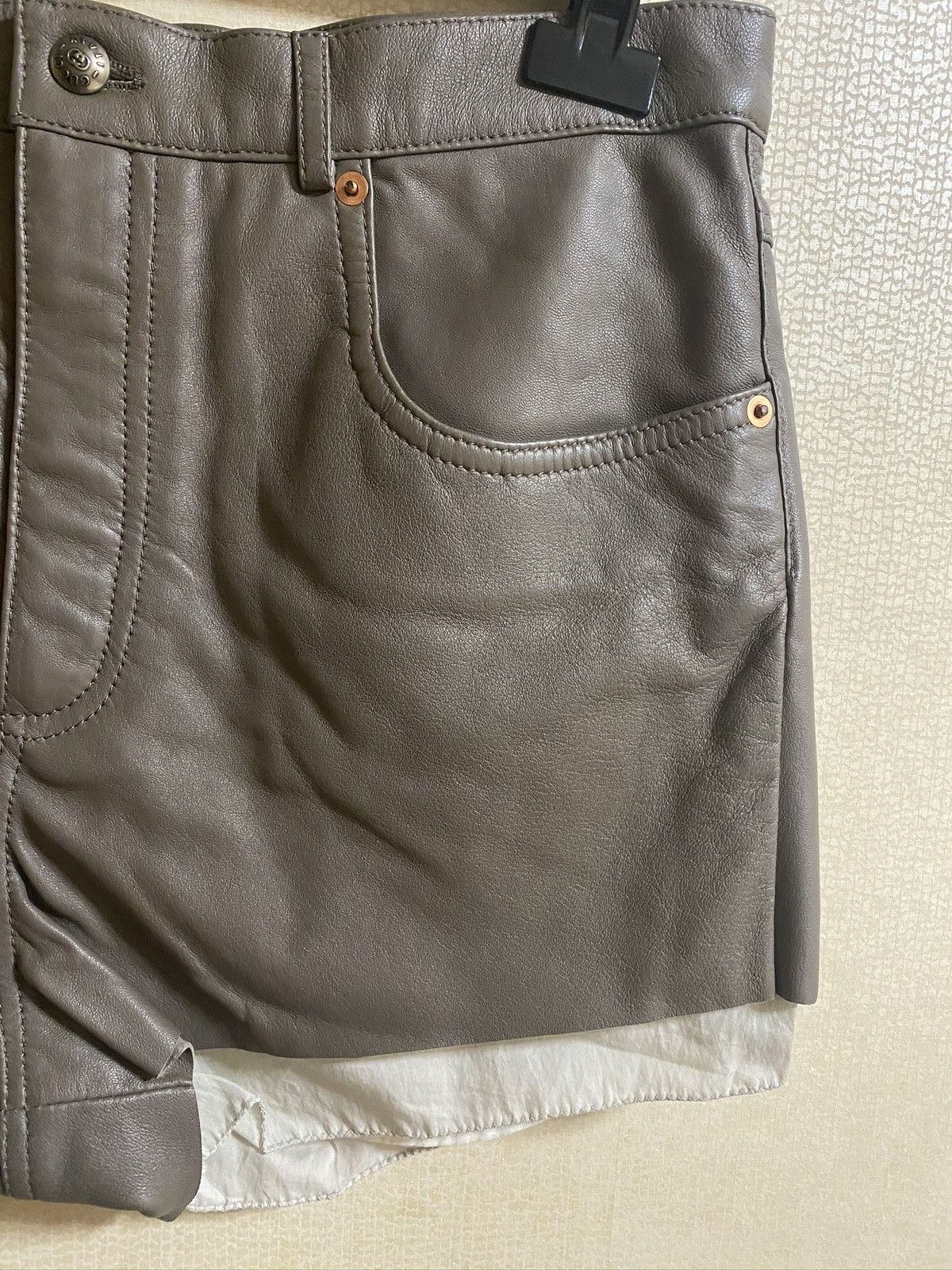 Gucci Rare 2000USD value Gucci runaway lamb leather shorts Size US 34 / EU 50 - 4 Thumbnail