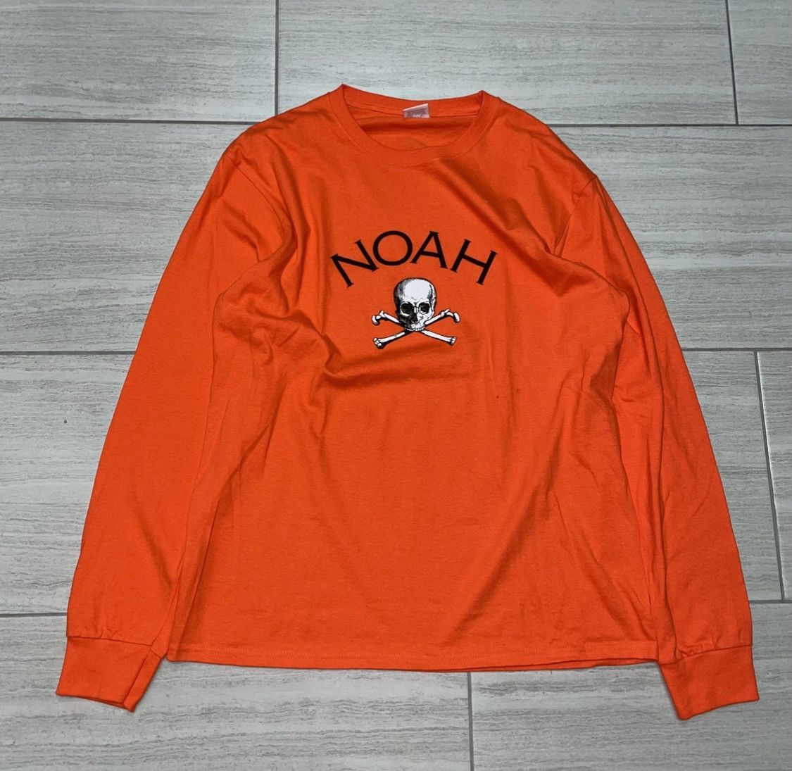 【NOAH】JOLLY ROGER LOGO TEE ユニセックス R5473 NOAH】JOLLY ROGER LOGO TEE ユニセックス R5473