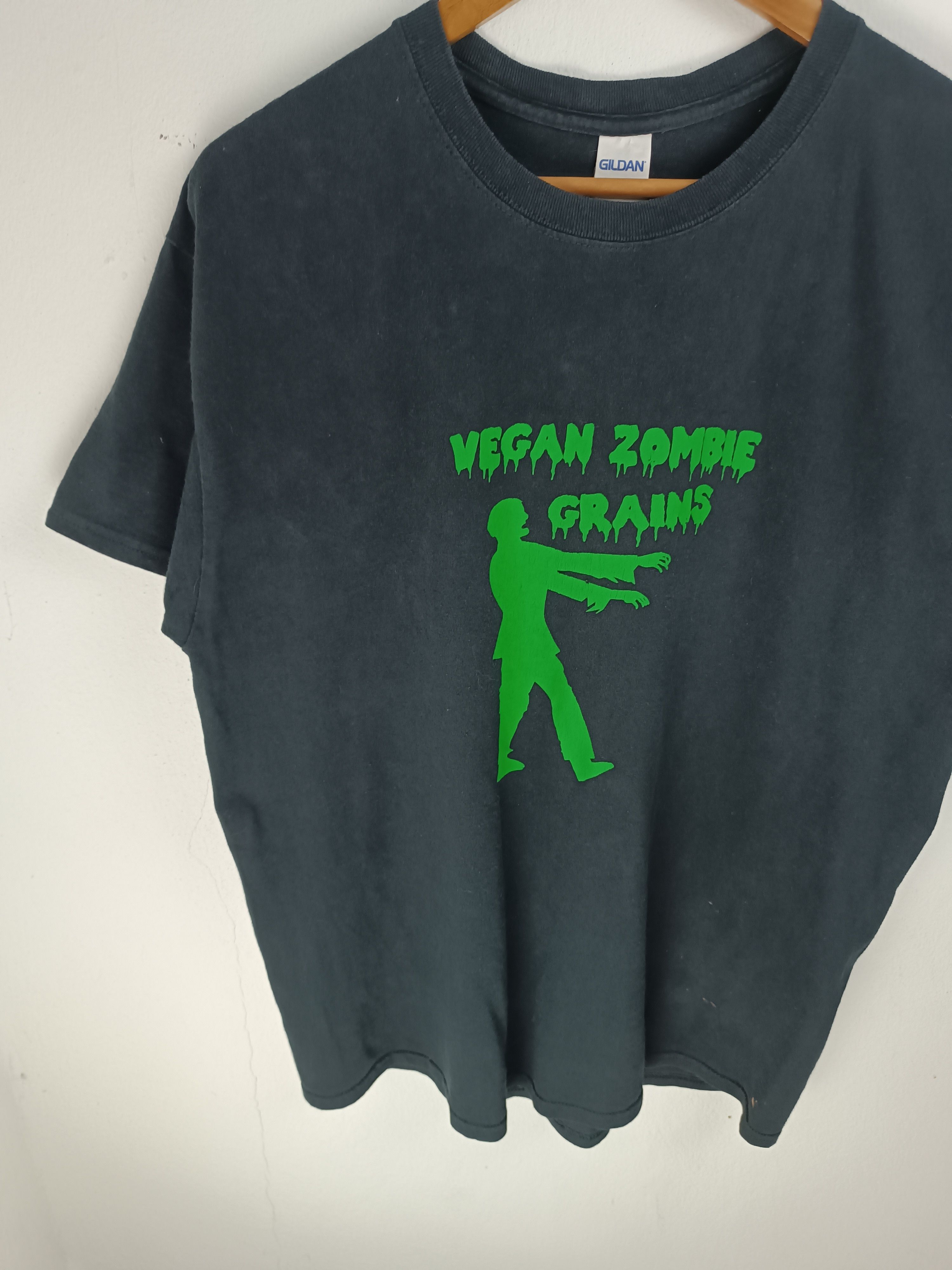 Vintage VINTAGE VEGAN ZOMBIE !! GRAINS GRAINS!! HUMOR FUNNY TEE Size US L / EU 52-54 / 3 - 8 Thumbnail