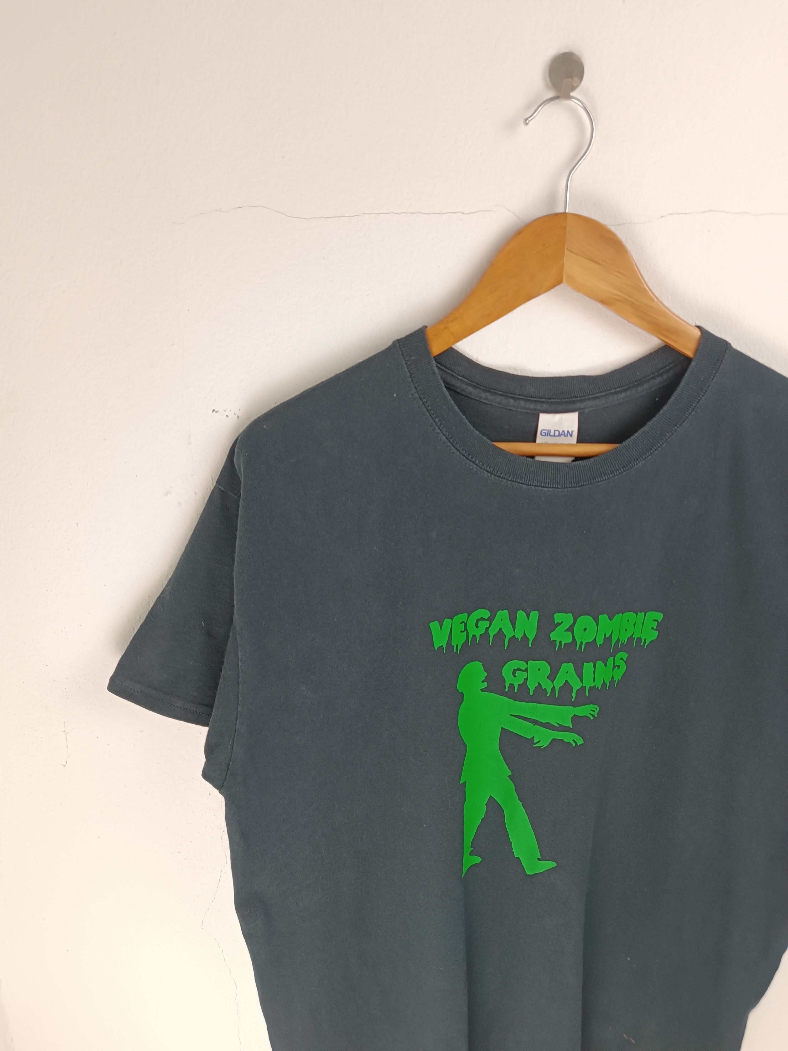 Vintage VINTAGE VEGAN ZOMBIE !! GRAINS GRAINS!! HUMOR FUNNY TEE Size US L / EU 52-54 / 3 - 6 Thumbnail