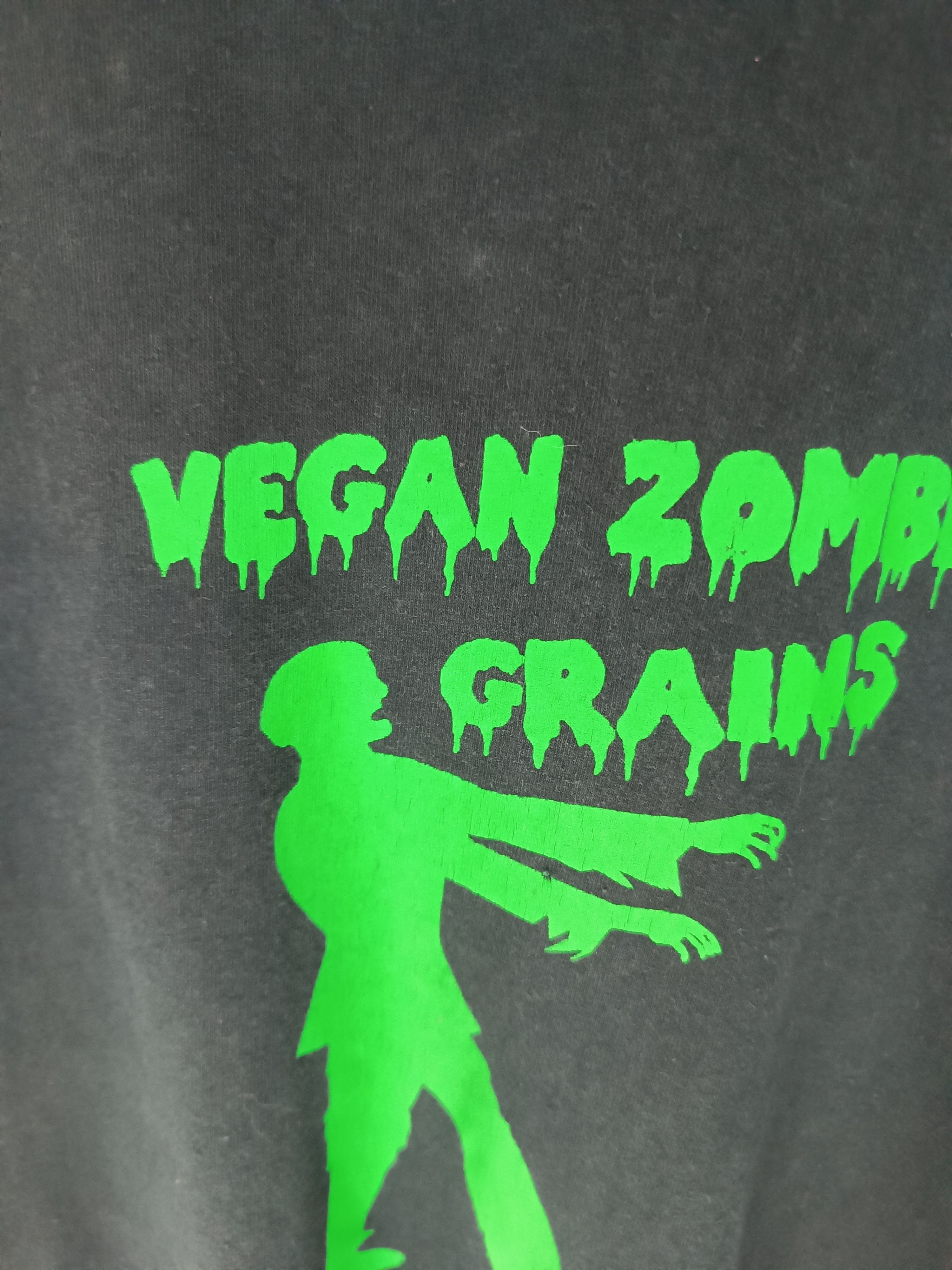 Vintage VINTAGE VEGAN ZOMBIE !! GRAINS GRAINS!! HUMOR FUNNY TEE Size US L / EU 52-54 / 3 - 10 Thumbnail