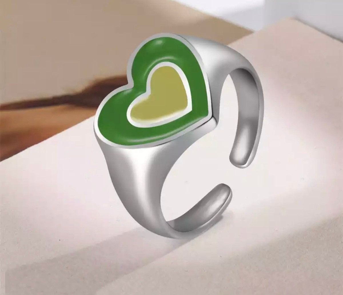 Jewelry Retro Green Heart Ring Size ONE SIZE - 1 Thumbnail