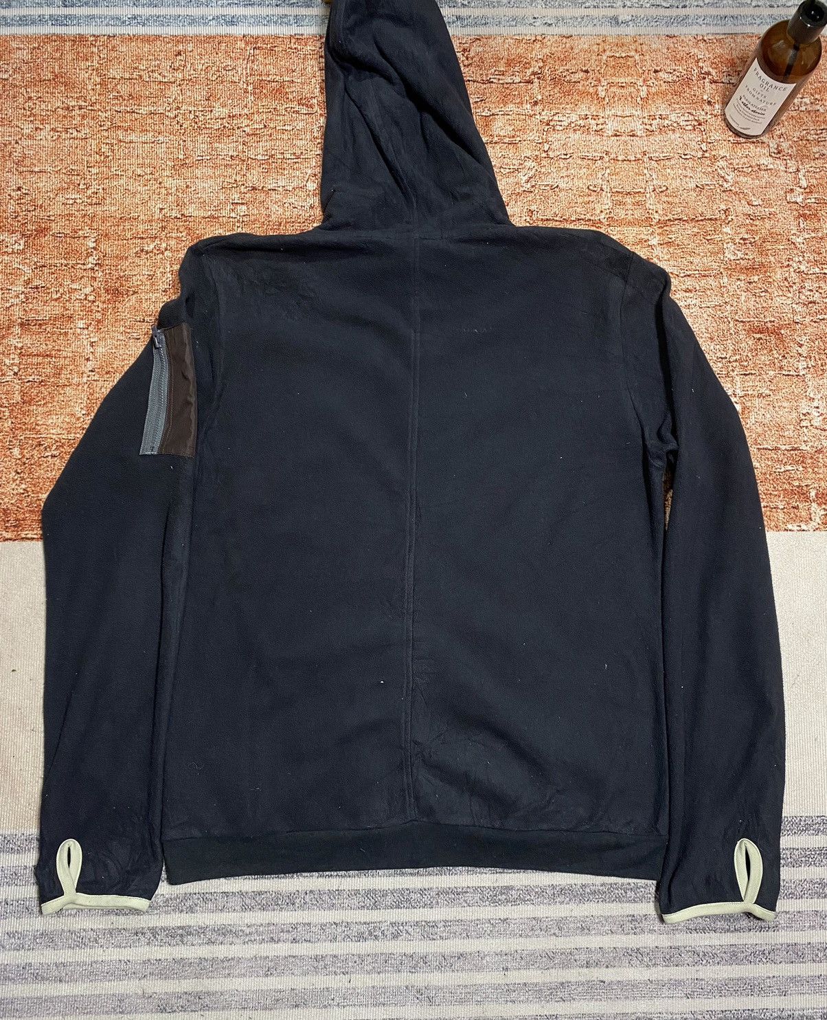 Jun Takahashi × Undercover × Uniqlo (I) UNIQLO UNDERCOVER LITE SWEATER FLEECE Size US L / EU 52-54 / 3 - 4 Thumbnail