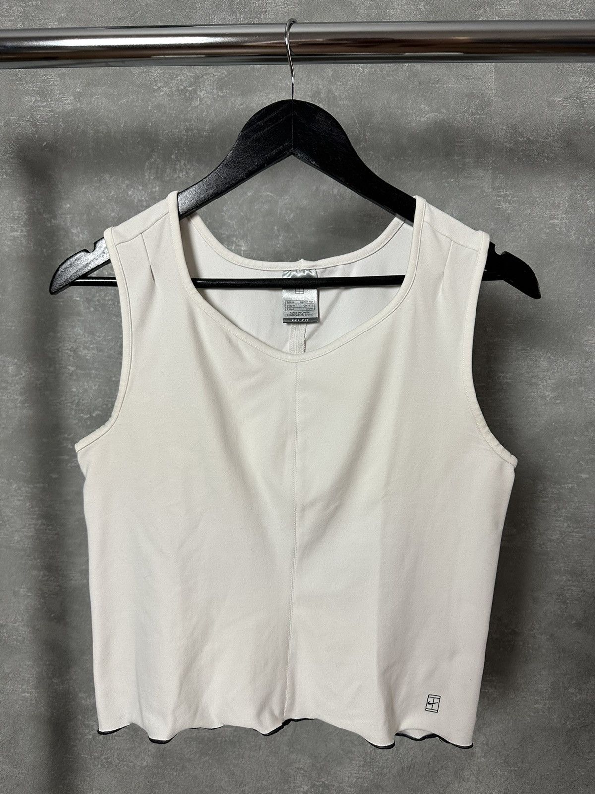 Nike × Vintage Vintage Nike Modern Dri-Fit White Sleeveless Tank Top Size M / US 6-8 / IT 42-44 - 1 Thumbnail