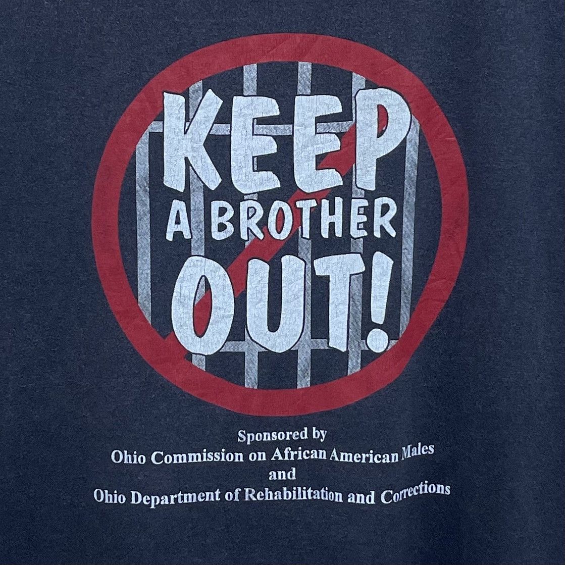 Vintage Vintage 90s T-Shirt Keep A Brother Out! Xlarge Single Stitch Size US XL / EU 56 / 4 - 2 Thumbnail