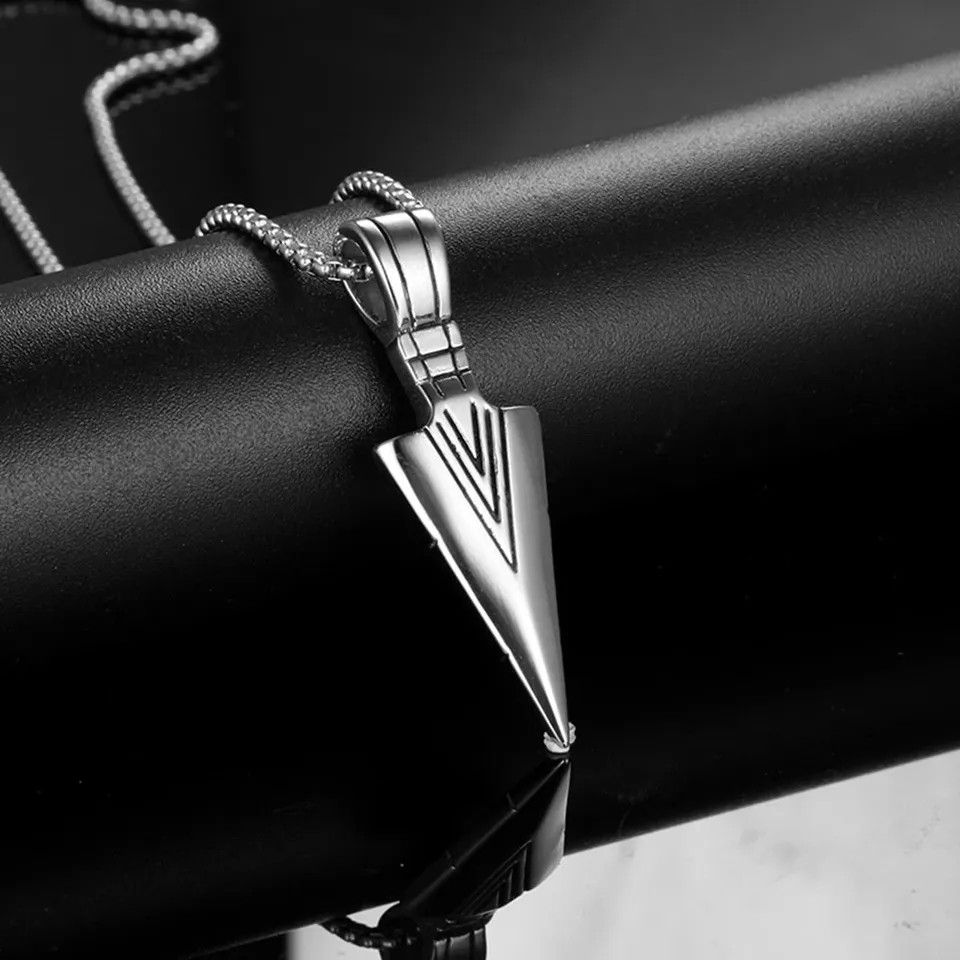 Jewelry Triangular Arrow Pendant Necklaces Size ONE SIZE - 1 Thumbnail