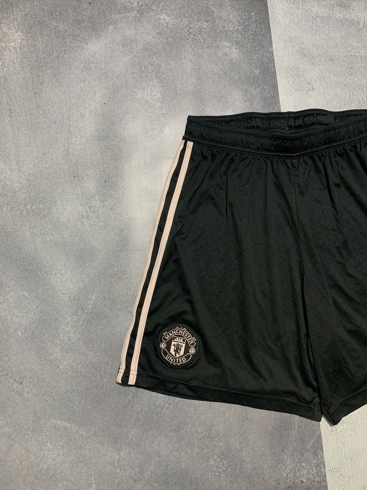 Adidas × Vintage Vintage Adidas shorts streetwear Y2K casual style size L Size US 34 / EU 50 - 2 Thumbnail