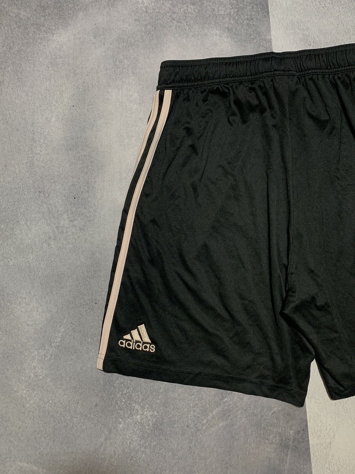 Adidas × Vintage Vintage Adidas shorts streetwear Y2K casual style size L Size US 34 / EU 50 - 5 Thumbnail