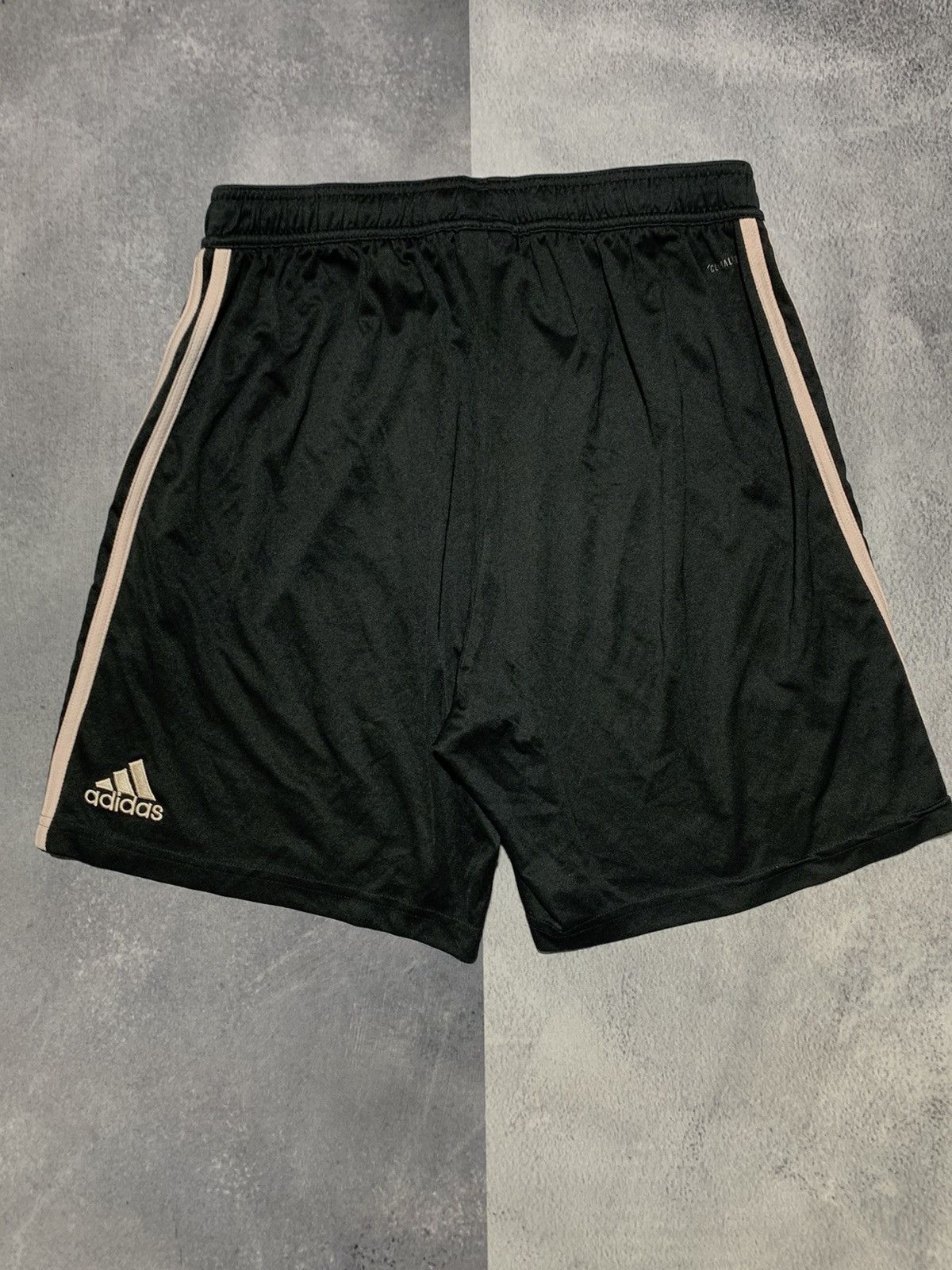 Adidas × Vintage Vintage Adidas shorts streetwear Y2K casual style size L Size US 34 / EU 50 - 4 Thumbnail