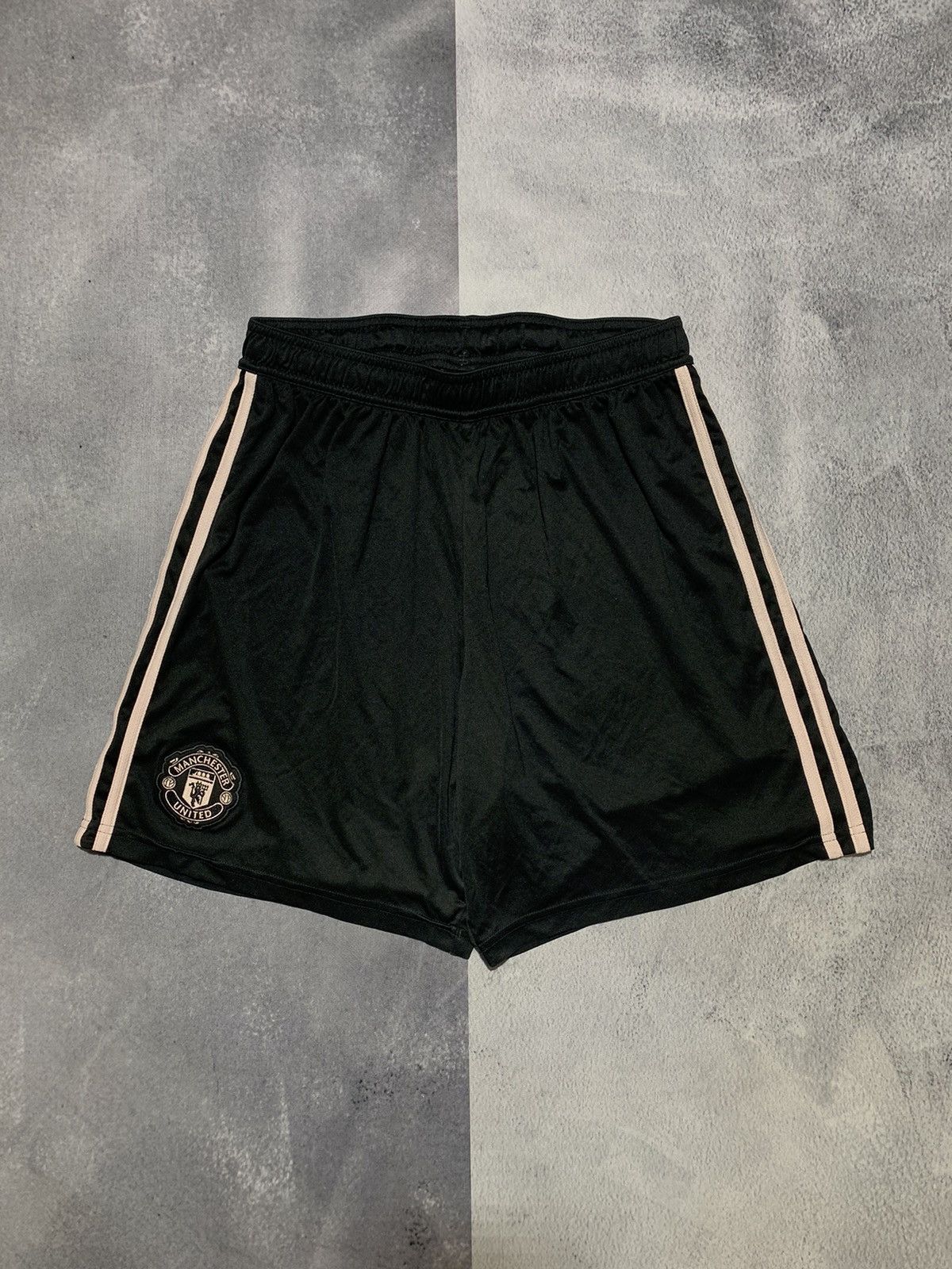 Adidas × Vintage Vintage Adidas shorts streetwear Y2K casual style size L Size US 34 / EU 50 - 1 Thumbnail