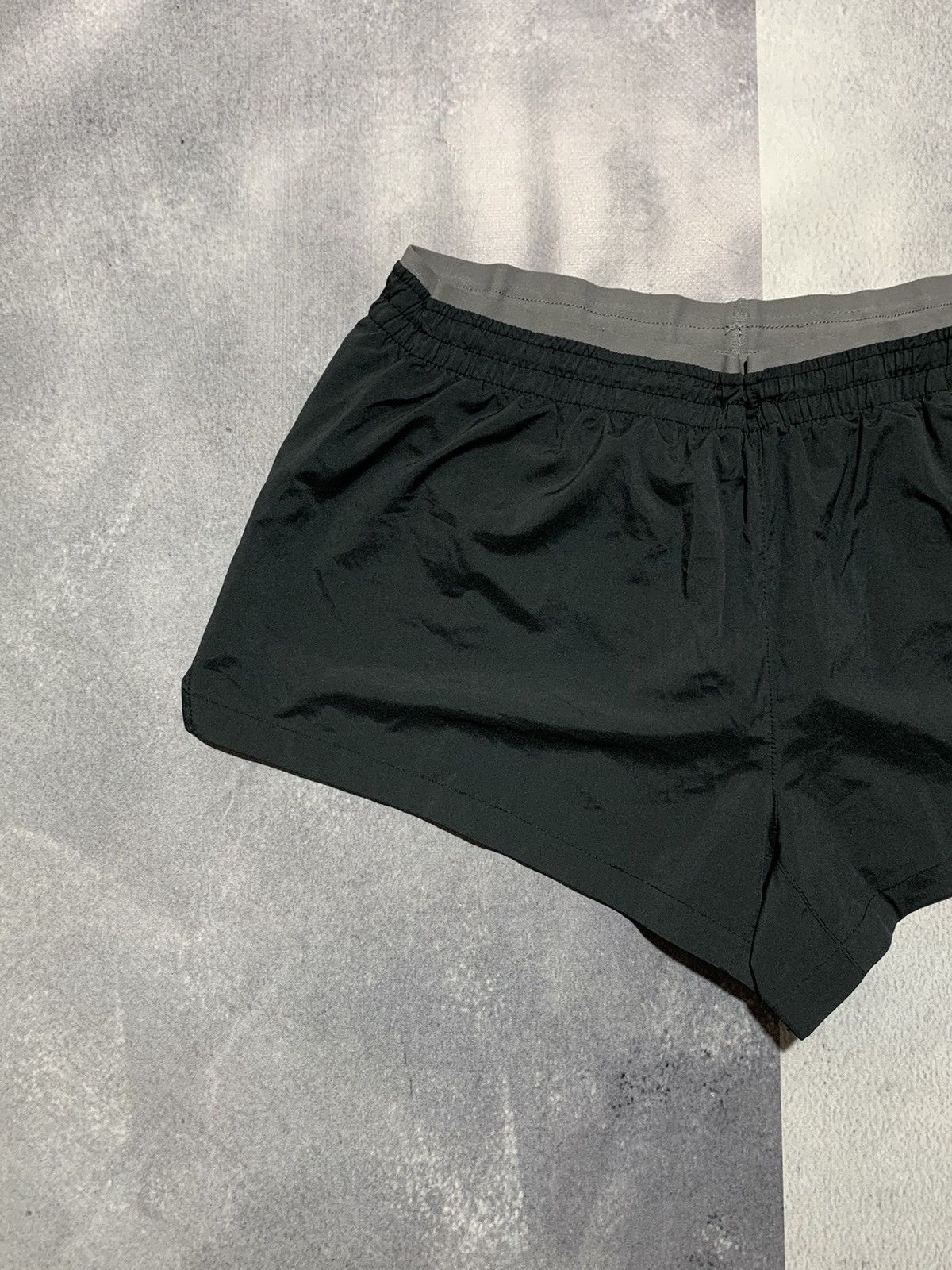 Nike × Vintage Vintage Y2K Nike swoosh shorts streetwear style size L Size 34" / US 12 / IT 48 - 2 Thumbnail
