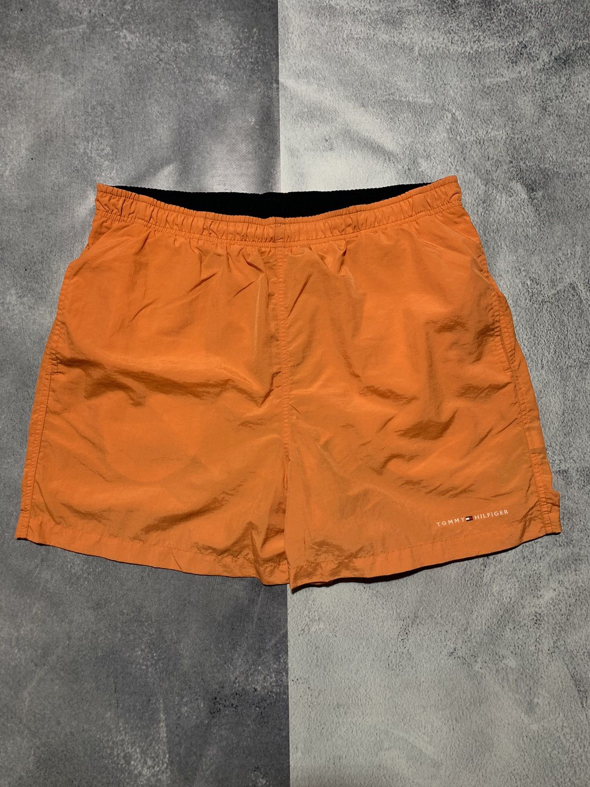 Tommy Hilfiger Vintage Y2K Tommy Hilfiger nylon shorts old money size L Size US 34 / EU 50 - 1 Thumbnail