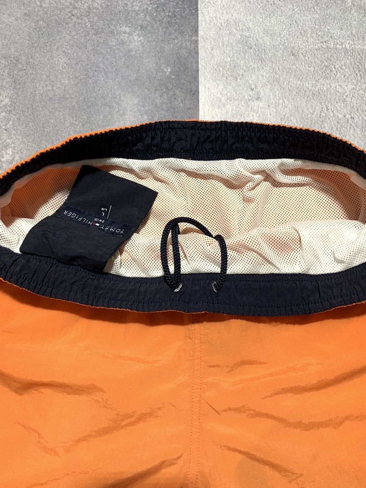 Tommy Hilfiger Vintage Y2K Tommy Hilfiger nylon shorts old money size L Size US 34 / EU 50 - 4 Thumbnail