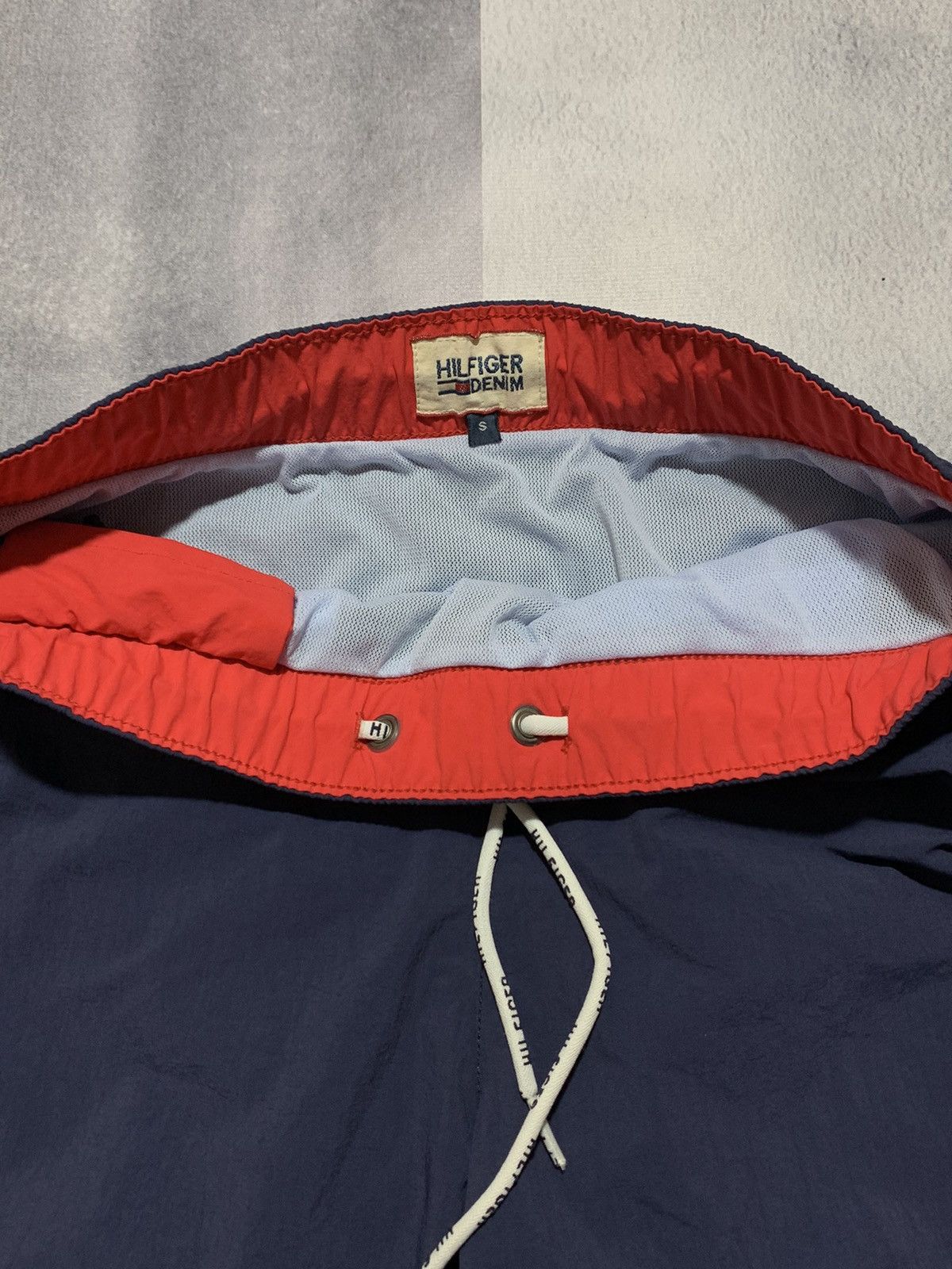 Tommy Hilfiger Vintage Y2K Tommy Hilfiger nylon shorts old money size S Size US 30 / EU 46 - 4 Thumbnail