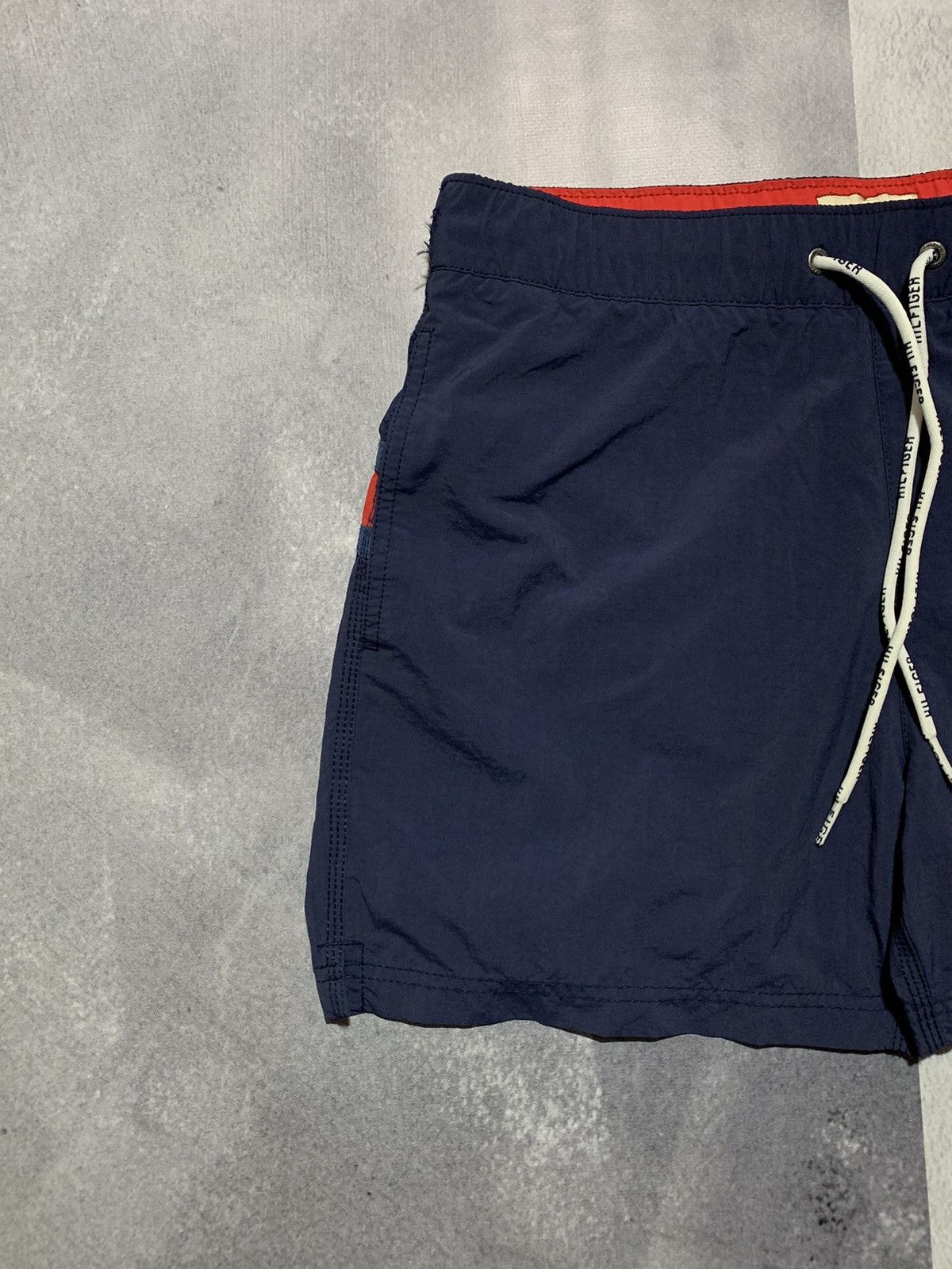 Tommy Hilfiger Vintage Y2K Tommy Hilfiger nylon shorts old money size S Size US 30 / EU 46 - 2 Thumbnail