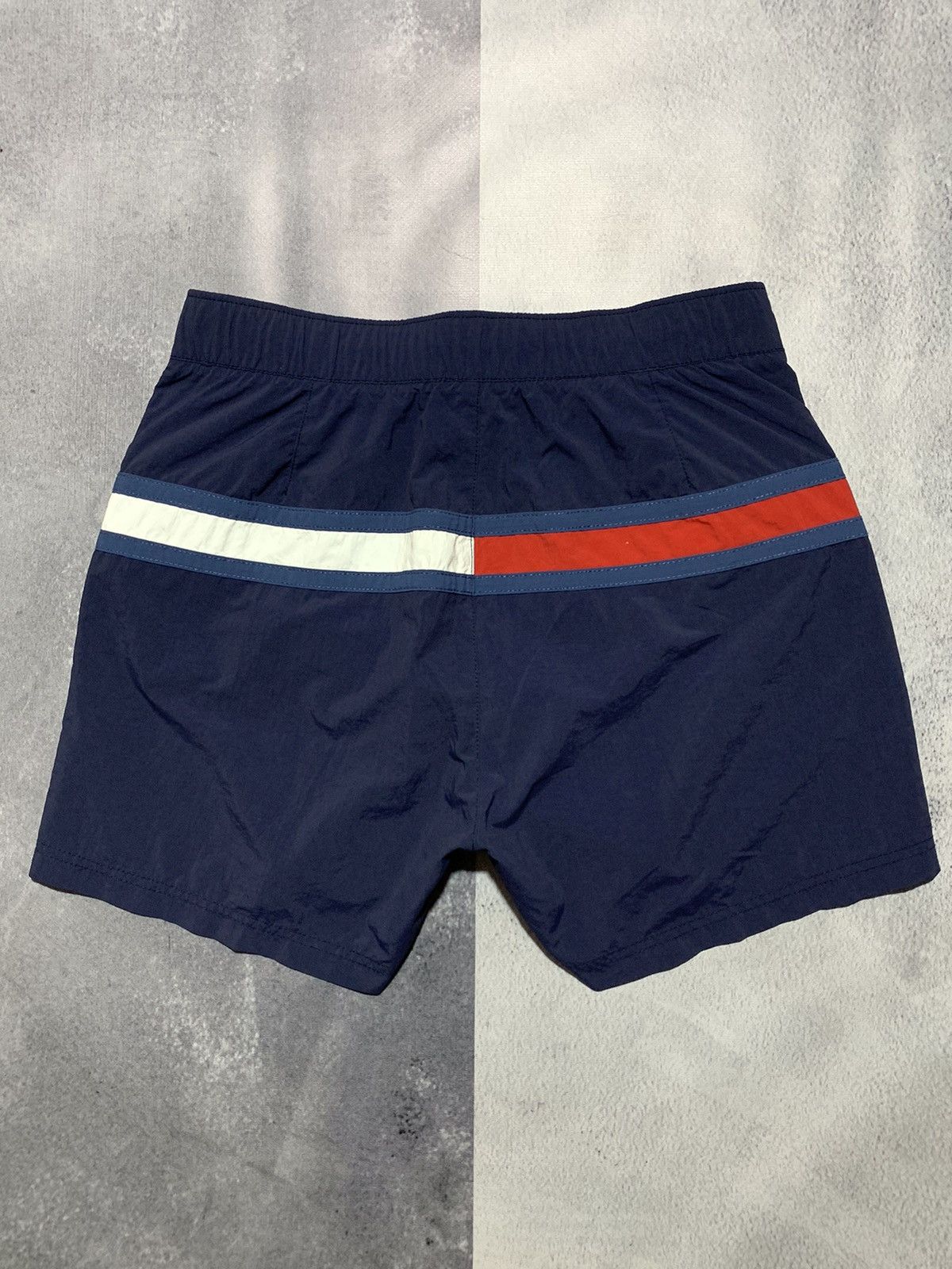 Tommy Hilfiger Vintage Y2K Tommy Hilfiger nylon shorts old money size S Size US 30 / EU 46 - 5 Thumbnail