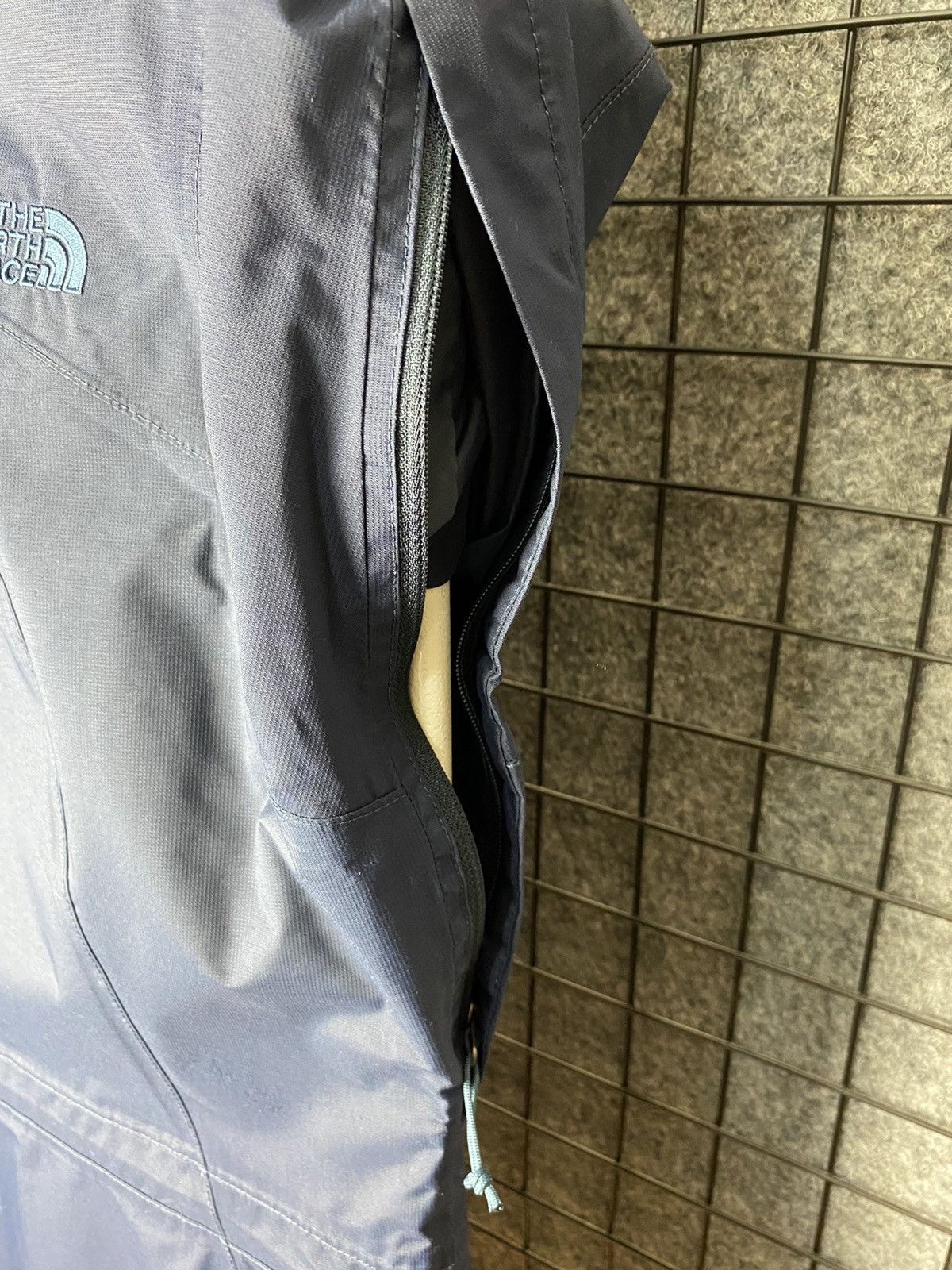 The North Face The North Face Outdoor Trekking Hiking Light Jacket Size S Size S / US 4 / IT 40 - 13 Thumbnail