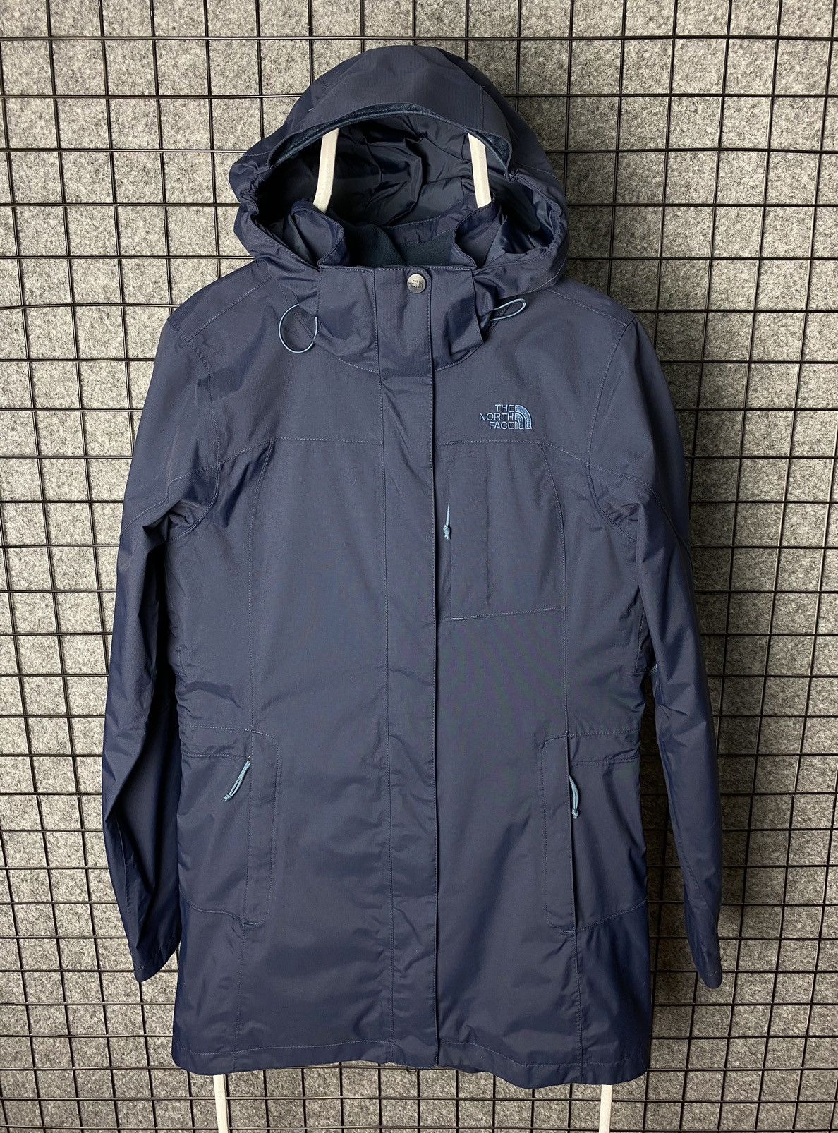 The North Face The North Face Outdoor Trekking Hiking Light Jacket Size S Size S / US 4 / IT 40 - 1 Thumbnail