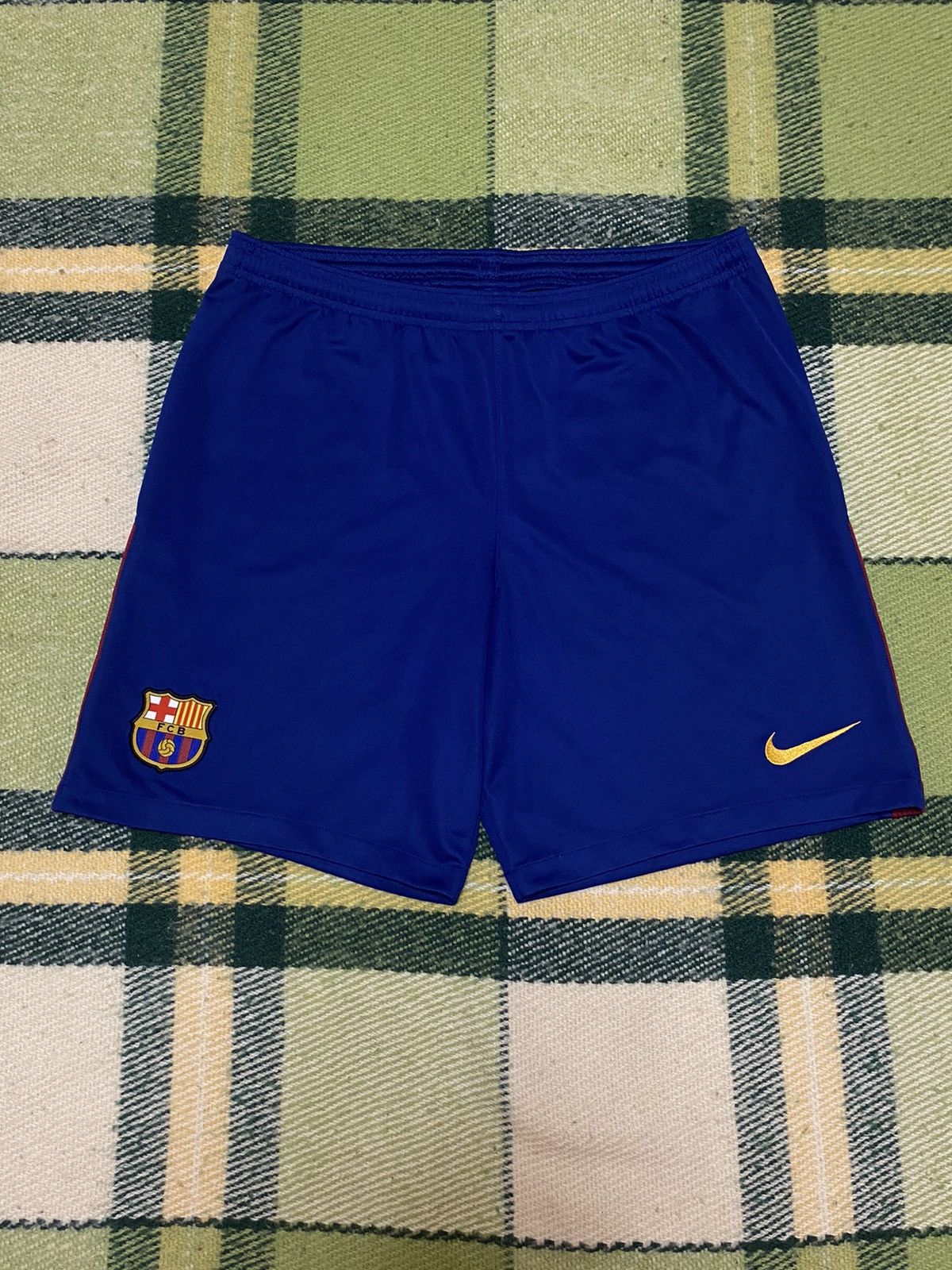 Nike Vintage Nike shorts Barcelona streetwear y2k style size M Size US 32 / EU 48 - 1 Thumbnail