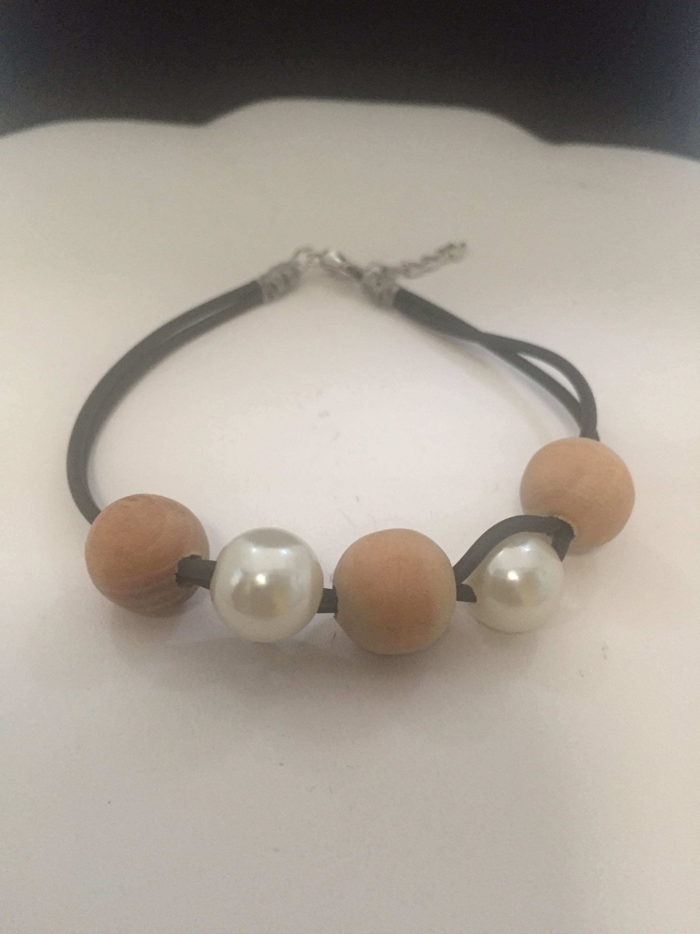 Handmade Wood and Pearl Beads Rubber Bracelet Size ONE SIZE - 2 Thumbnail