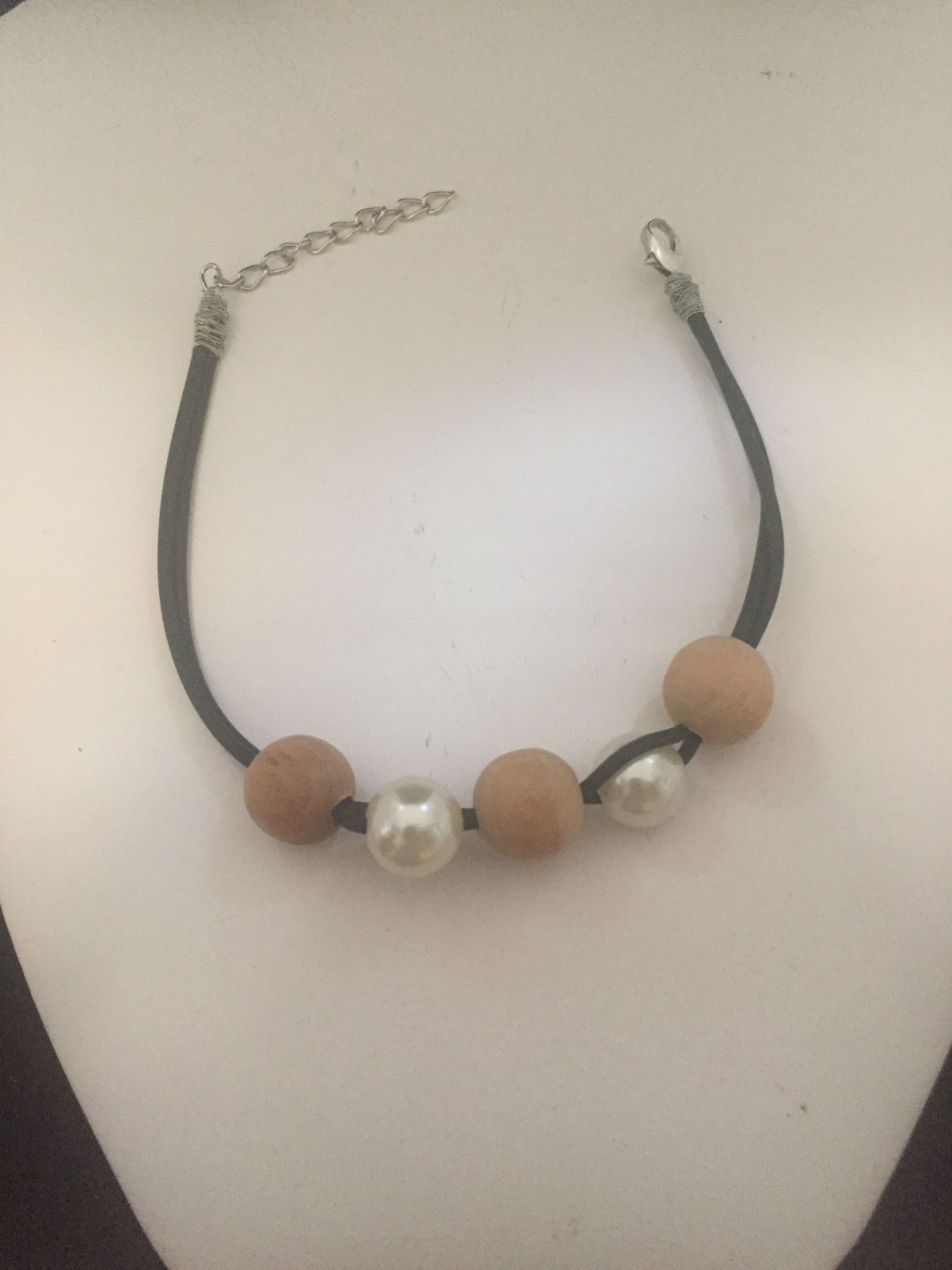 Handmade Wood and Pearl Beads Rubber Bracelet Size ONE SIZE - 1 Thumbnail