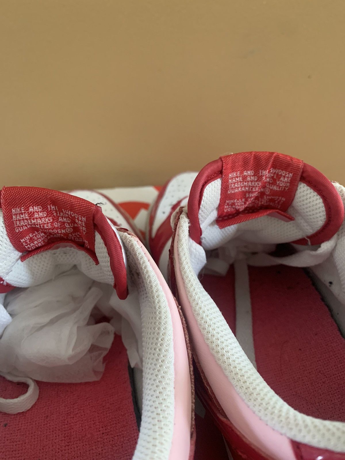 Nike Nike Dunk Low Valentines Day 2010 Varsity Red Size US 6.5 / EU 39-40 - 7 Thumbnail