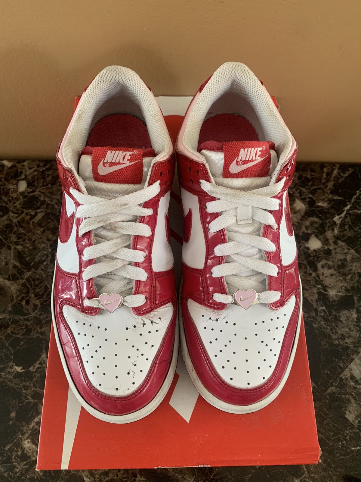 Nike Nike Dunk Low Valentines Day 2010 Varsity Red Size US 6.5 / EU 39-40 - 4 Thumbnail
