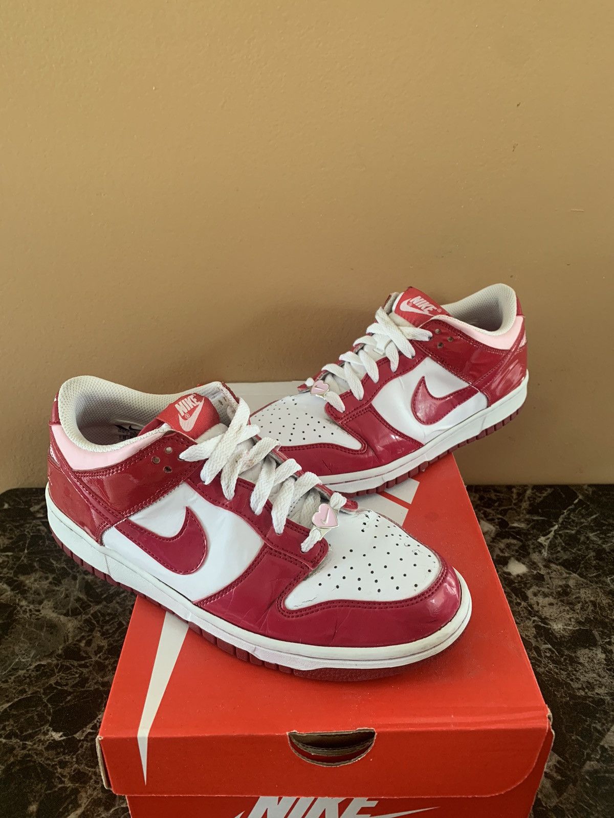 Nike Nike Dunk Low Valentines Day 2010 Varsity Red Size US 6.5 / EU 39-40 - 1 Thumbnail