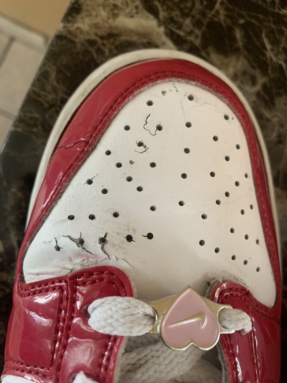 Nike Nike Dunk Low Valentines Day 2010 Varsity Red Size US 6.5 / EU 39-40 - 16 Thumbnail