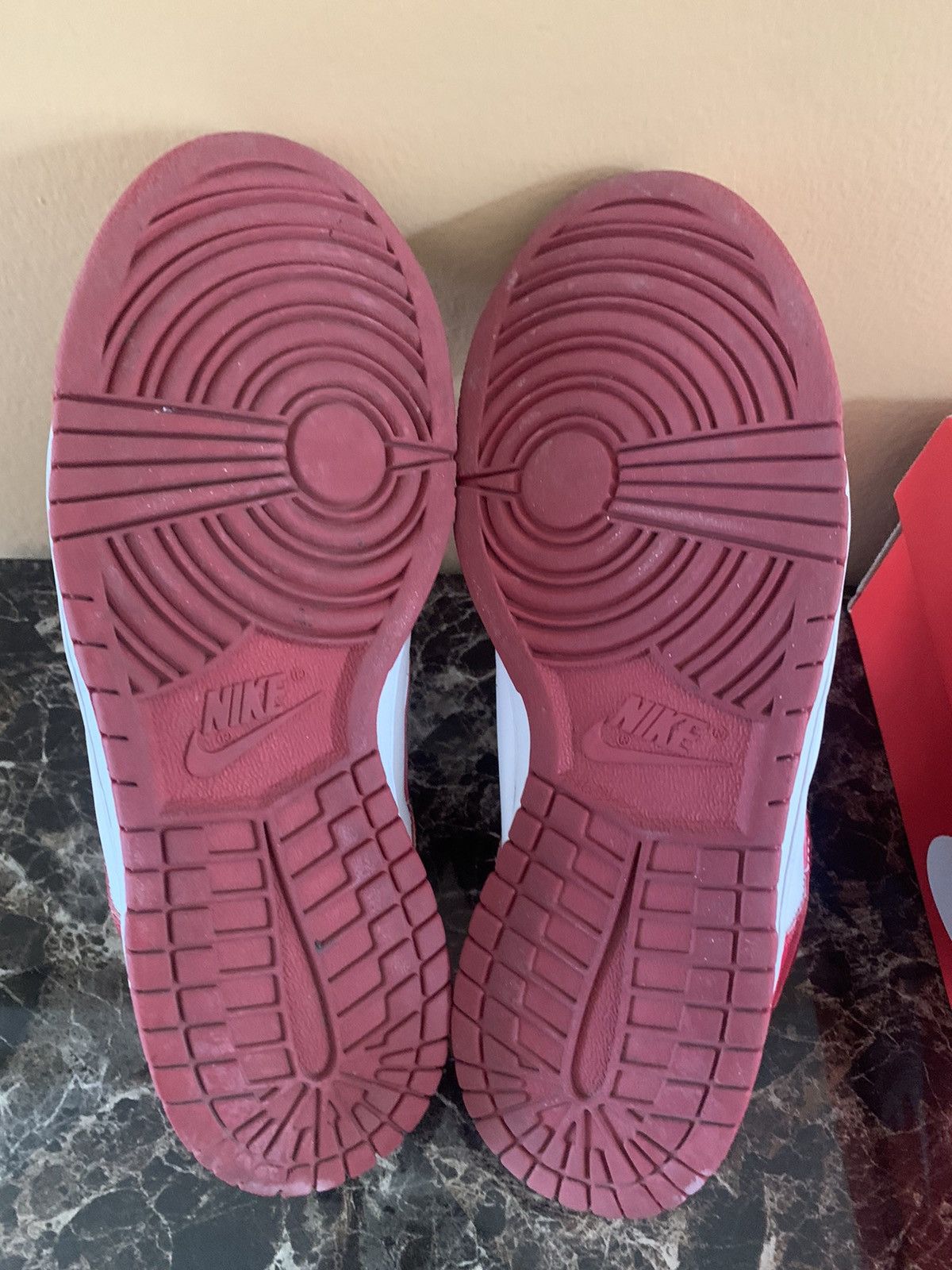 Nike Nike Dunk Low Valentines Day 2010 Varsity Red Size US 6.5 / EU 39-40 - 9 Thumbnail