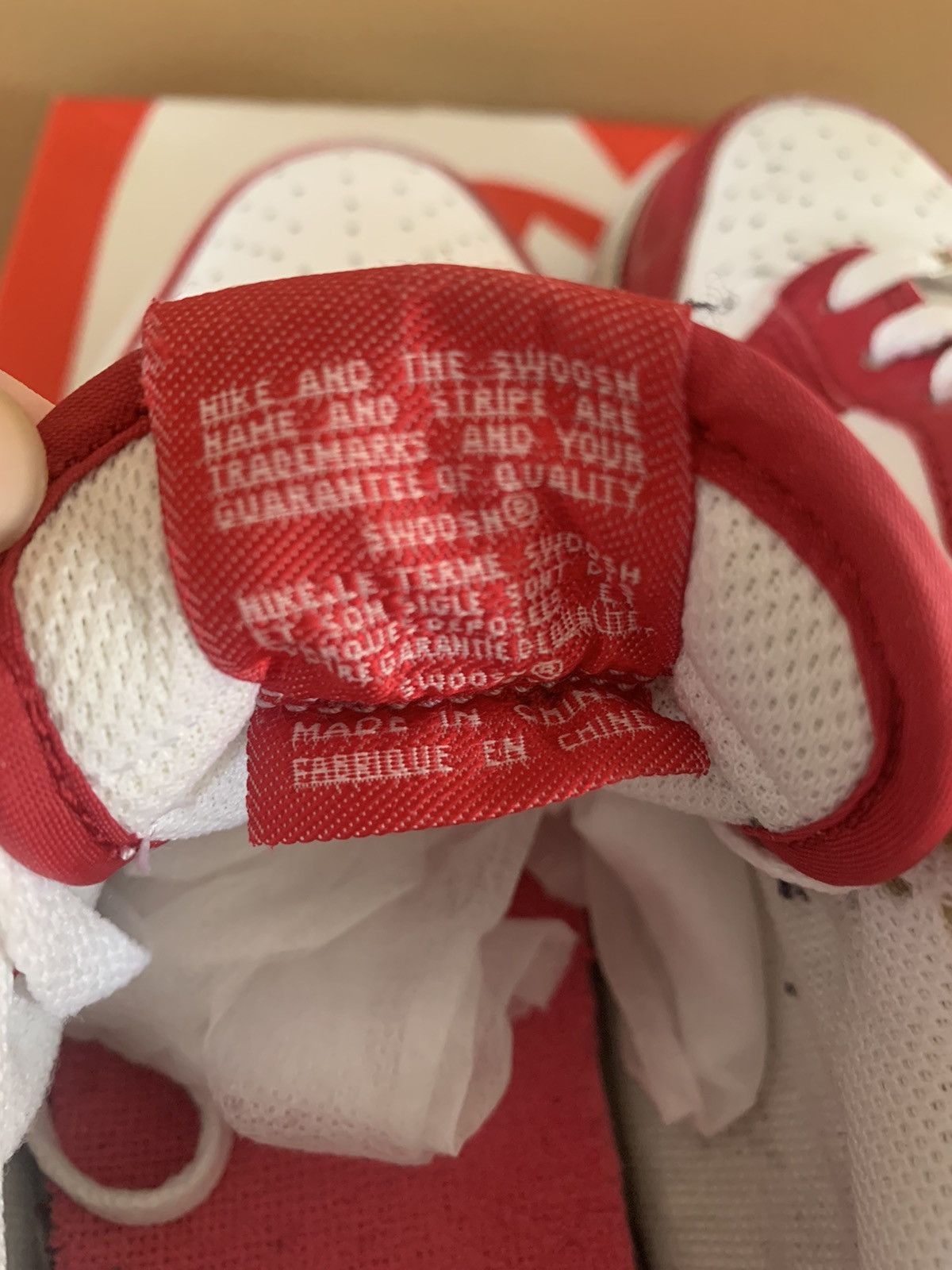 Nike Nike Dunk Low Valentines Day 2010 Varsity Red Size US 6.5 / EU 39-40 - 8 Thumbnail