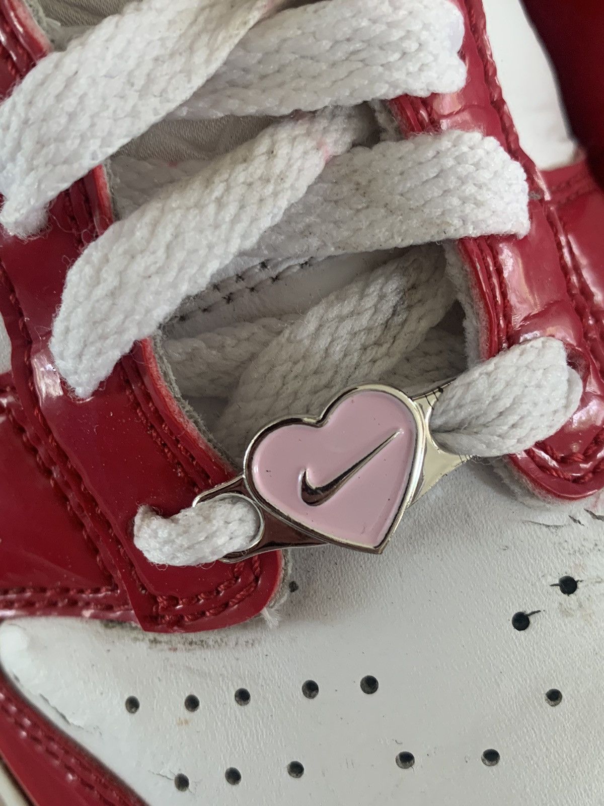 Nike Nike Dunk Low Valentines Day 2010 Varsity Red Size US 6.5 / EU 39-40 - 11 Thumbnail