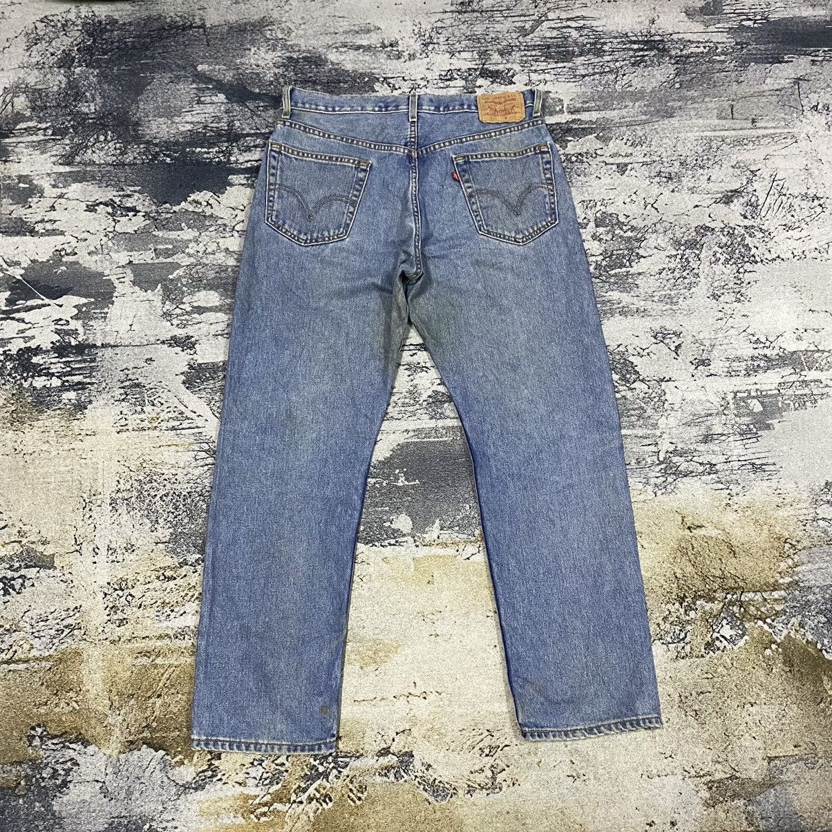 Levi's × Levi's Vintage Clothing × Vintage Vintage Levis 505 Regular Fit Stain Light Washed Denim Jeans Size US 35 - 2 Thumbnail