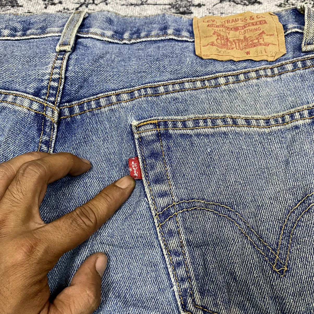 Levi's × Levi's Vintage Clothing × Vintage Vintage Levis 505 Regular Fit Stain Light Washed Denim Jeans Size US 35 - 12 Thumbnail