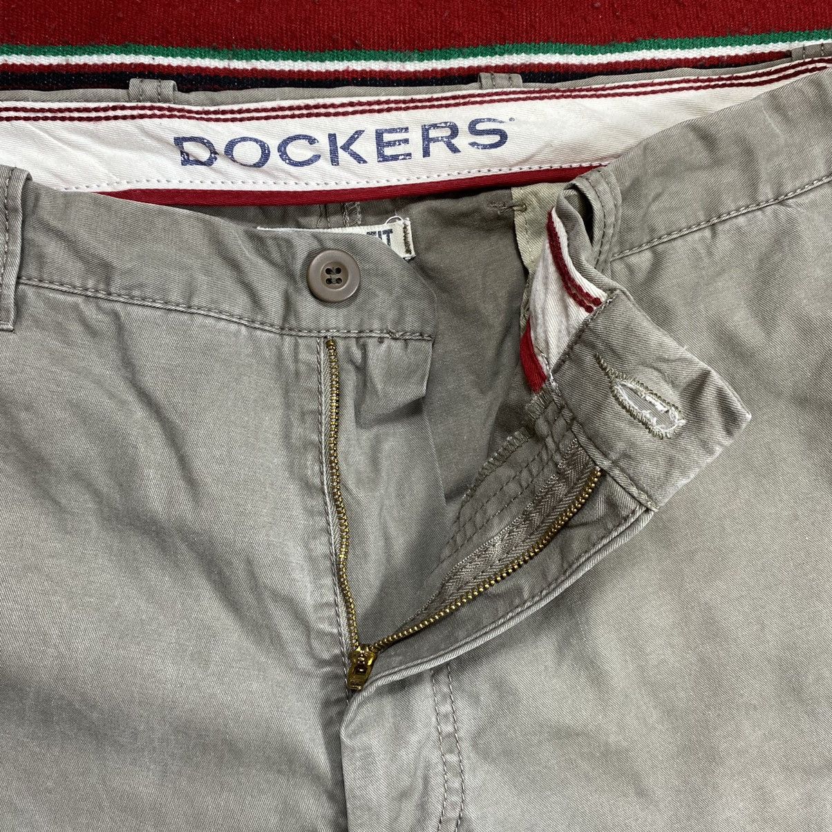 Levi's Vintage Dockers Relaxed Fit Khaki Pants Size US 35 - 4 Thumbnail
