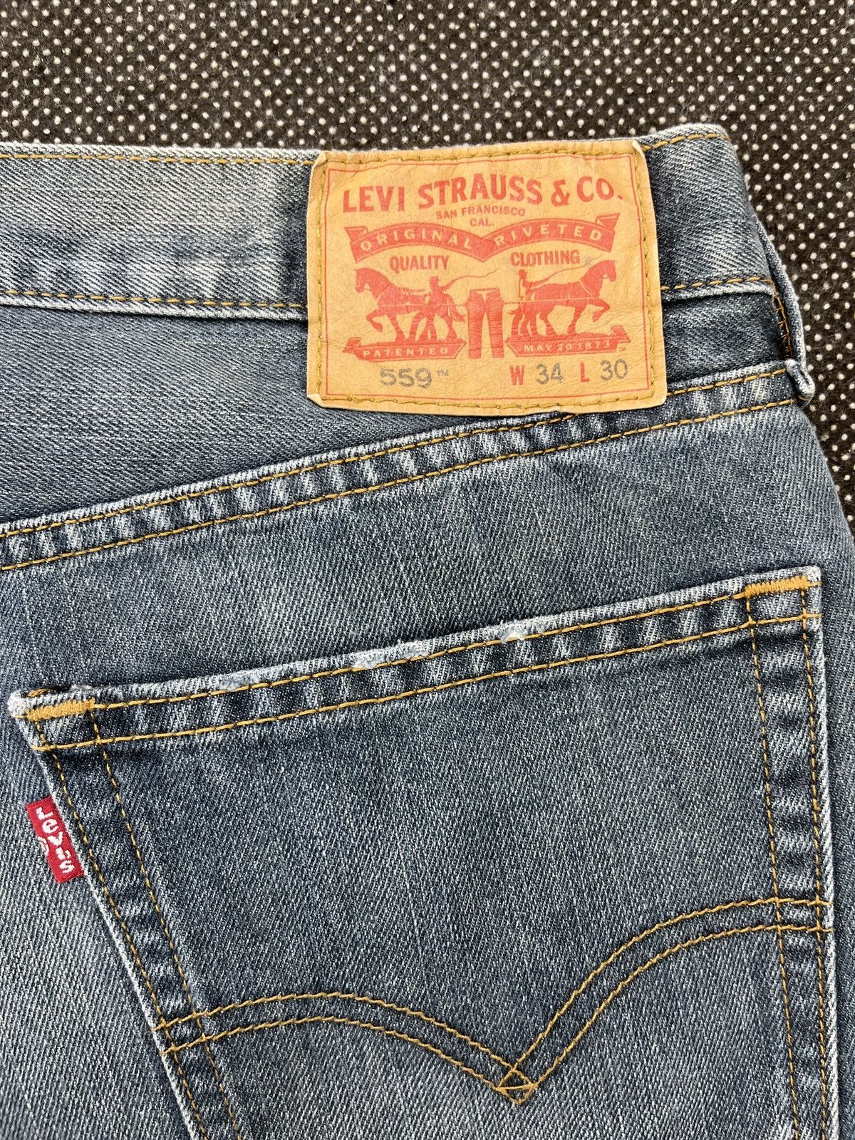 Levi's Vintage Levis 559 Blue Wash Jeans - J575 Size US 35 - 9 Thumbnail