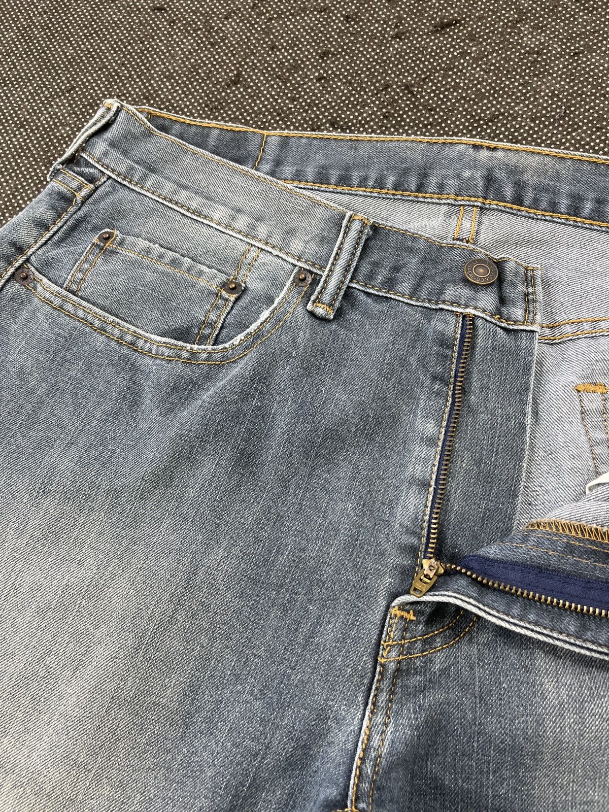 Levi's Vintage Levis 559 Blue Wash Jeans - J575 Size US 35 - 6 Thumbnail