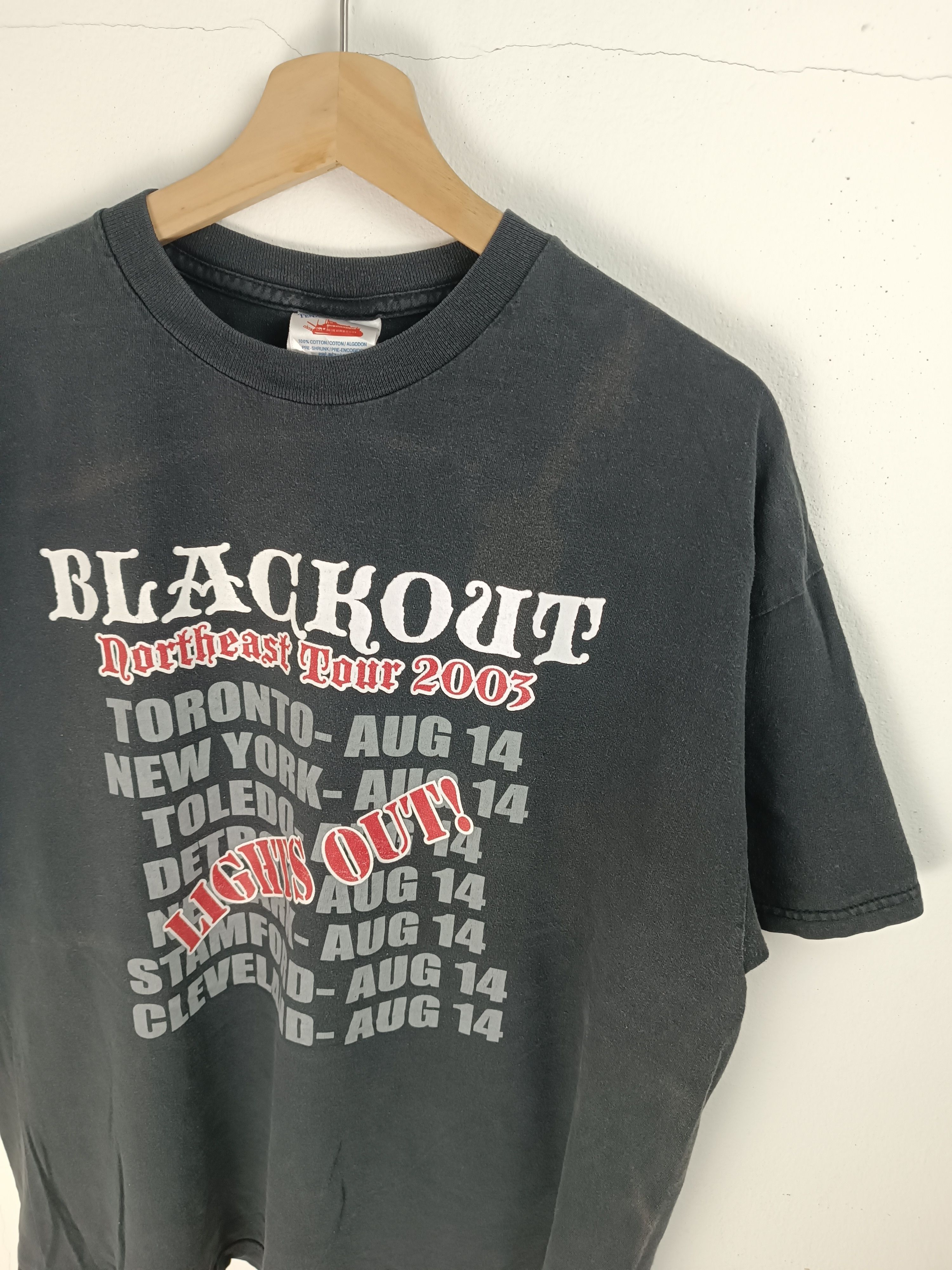 Vintage THRASHED FADED VINTAGE '03 (DISASTER) US BLACKOUT TOUR RARE Size US XL / EU 56 / 4 - 8 Thumbnail