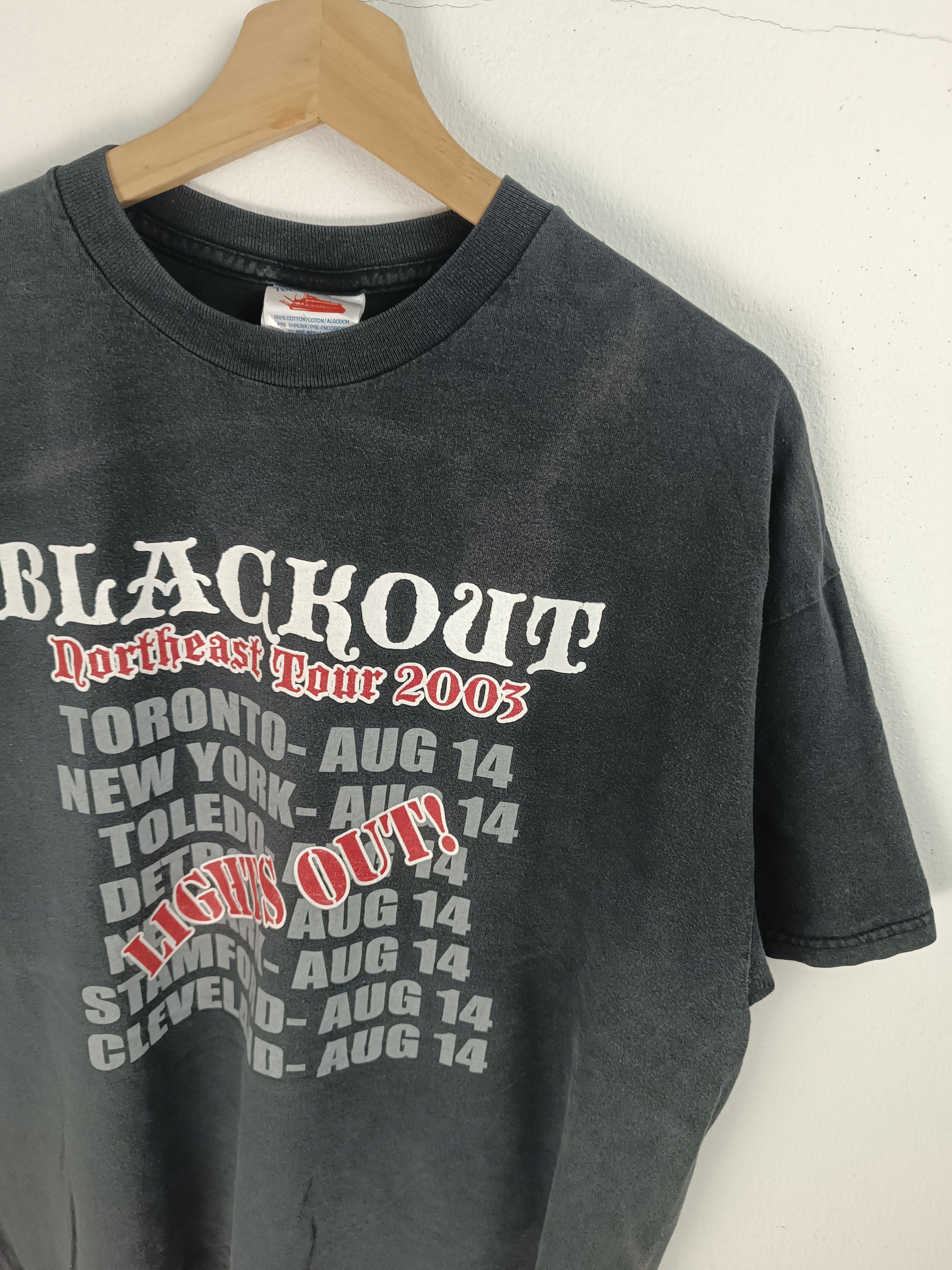 Vintage THRASHED FADED VINTAGE '03 (DISASTER) US BLACKOUT TOUR RARE Size US XL / EU 56 / 4 - 5 Thumbnail