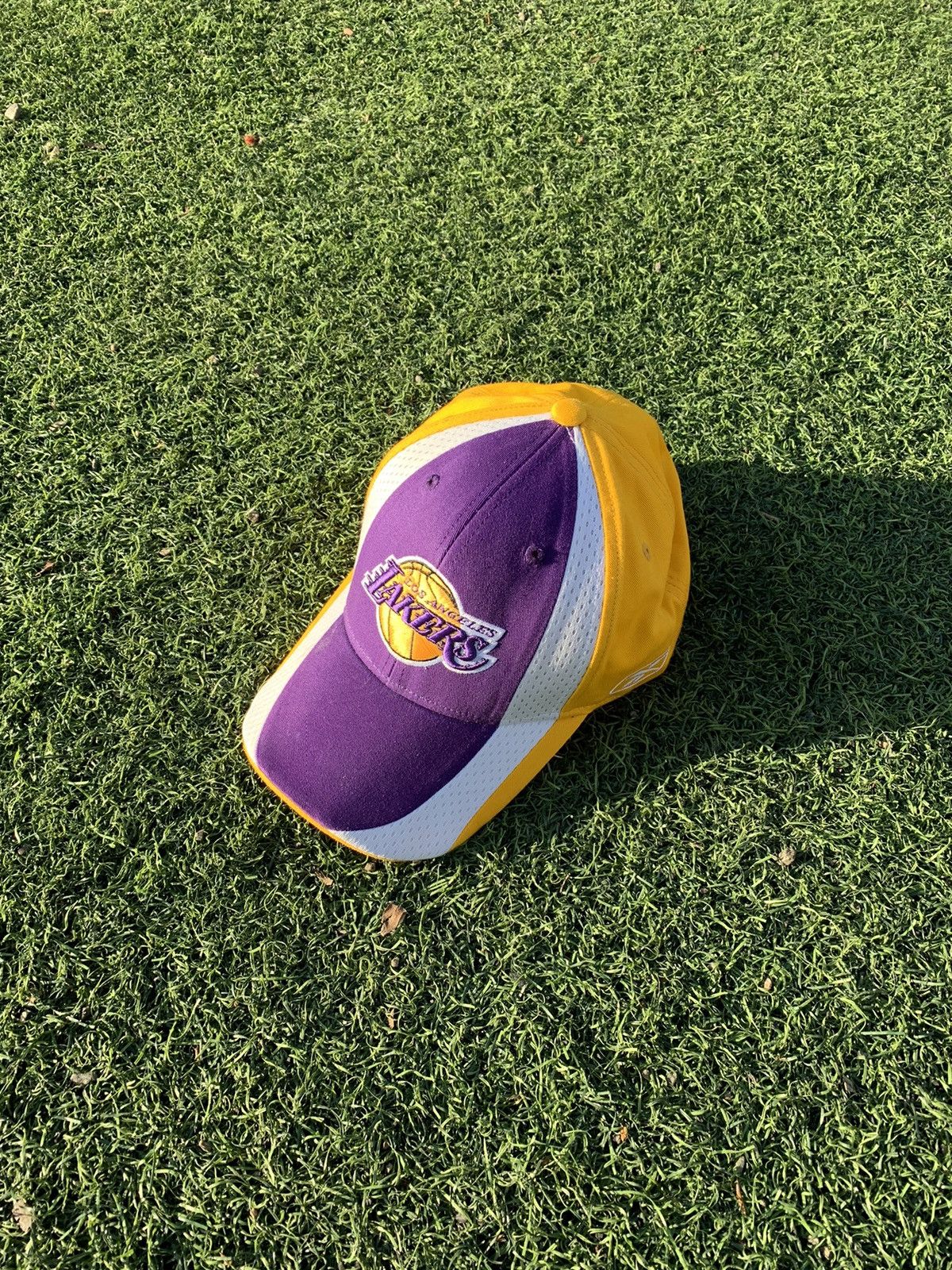 NBA × Vintage Vintage 90s Rare Lakers Reebok Cap Size ONE SIZE - 1 Thumbnail