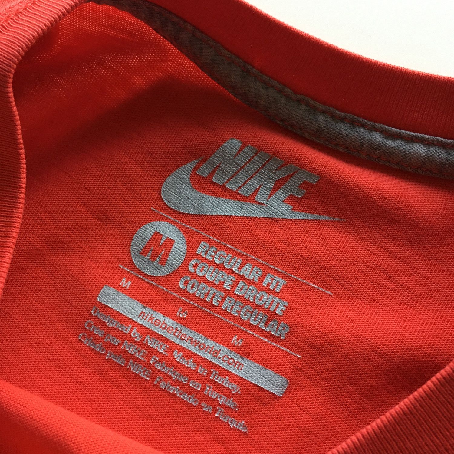 Nike Swoosh Embroidered Logo T-Shirt in Red Size US M / EU 48-50 / 2 - 4 Thumbnail