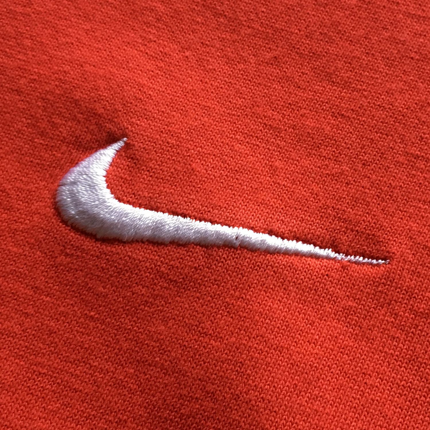 Nike Swoosh Embroidered Logo T-Shirt in Red Size US M / EU 48-50 / 2 - 3 Thumbnail