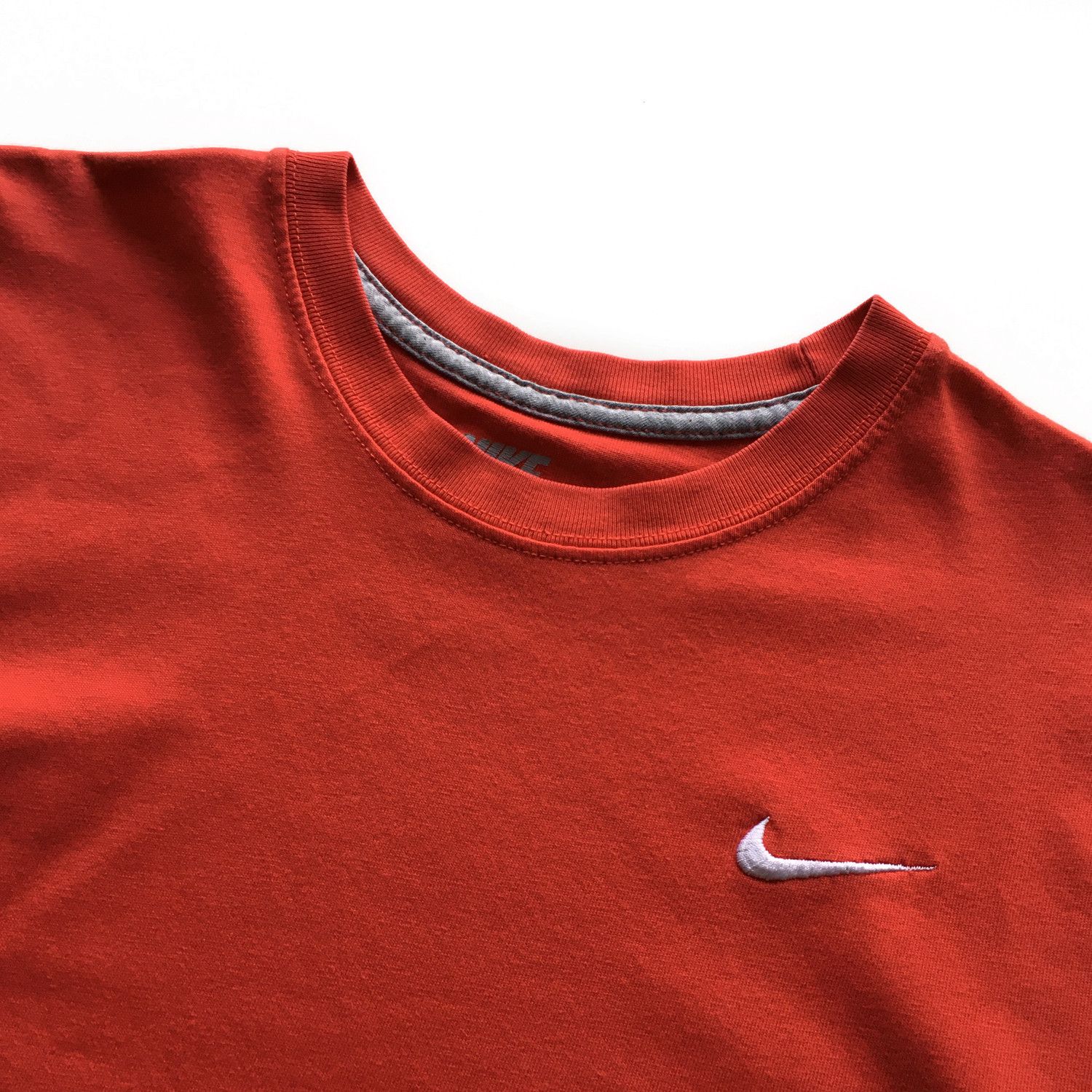Nike Swoosh Embroidered Logo T-Shirt in Red Size US M / EU 48-50 / 2 - 2 Thumbnail