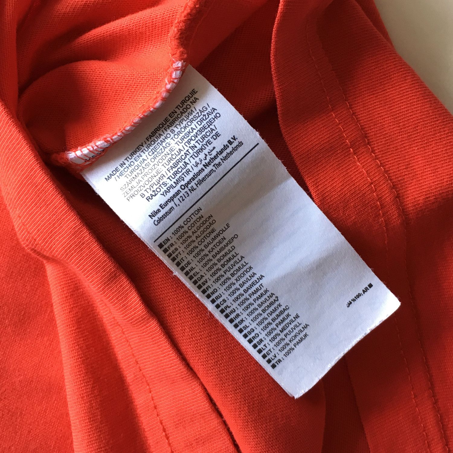 Nike Swoosh Embroidered Logo T-Shirt in Red Size US M / EU 48-50 / 2 - 5 Thumbnail