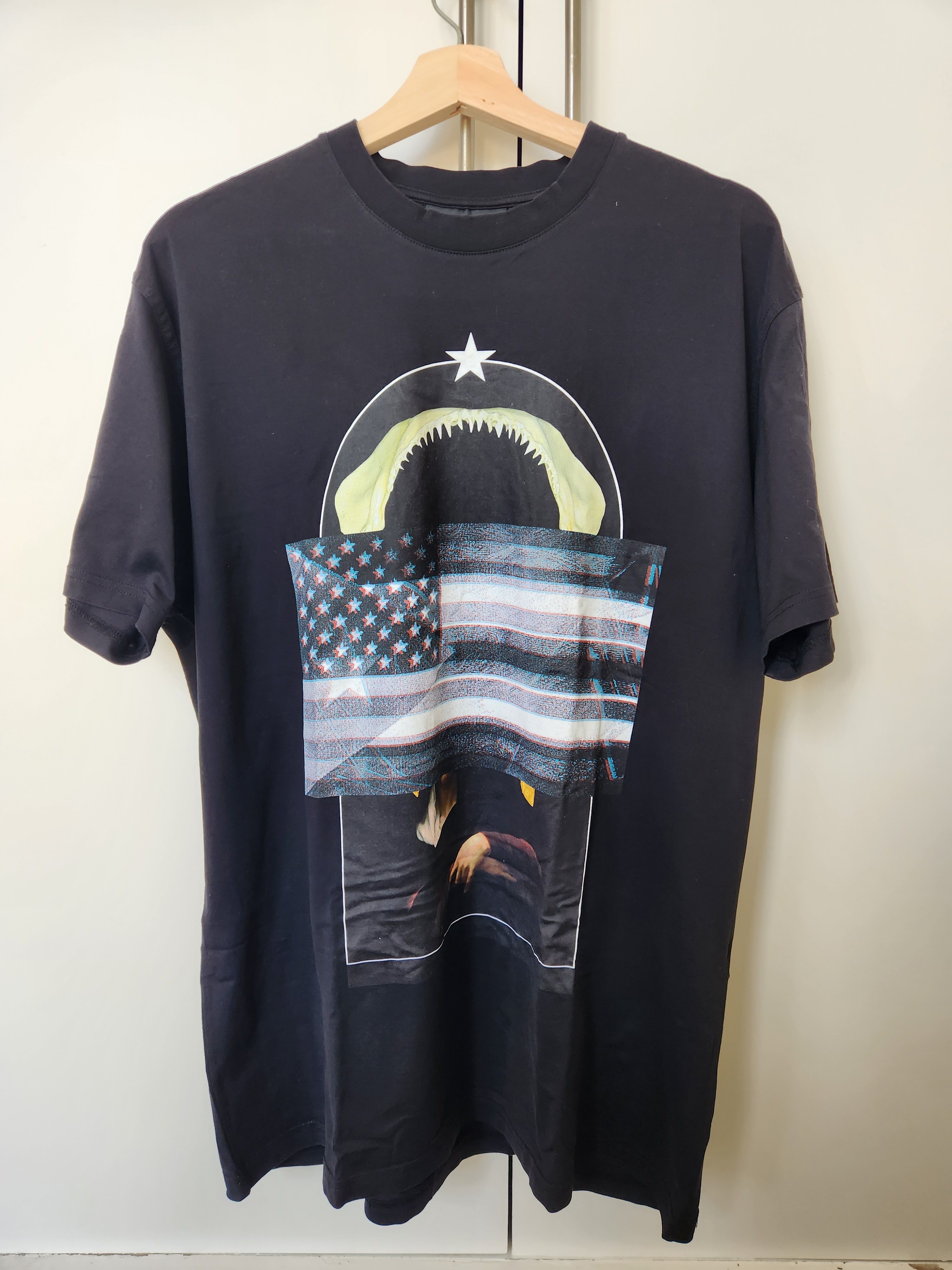 Givenchy oversized t-shirt American Flag/Shark/Modonna