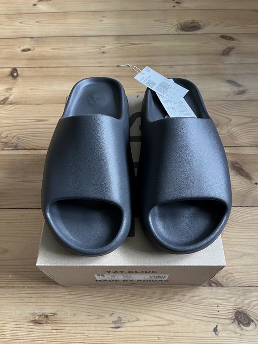 Adidas Adidas Yeezy Slide Onyx 10US 44EU DS | Grailed