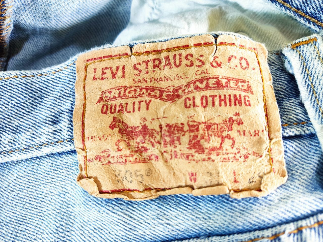 Levi's vintage levis 505 regular fit light wash distressed denim Size US 39 - 16 Thumbnail