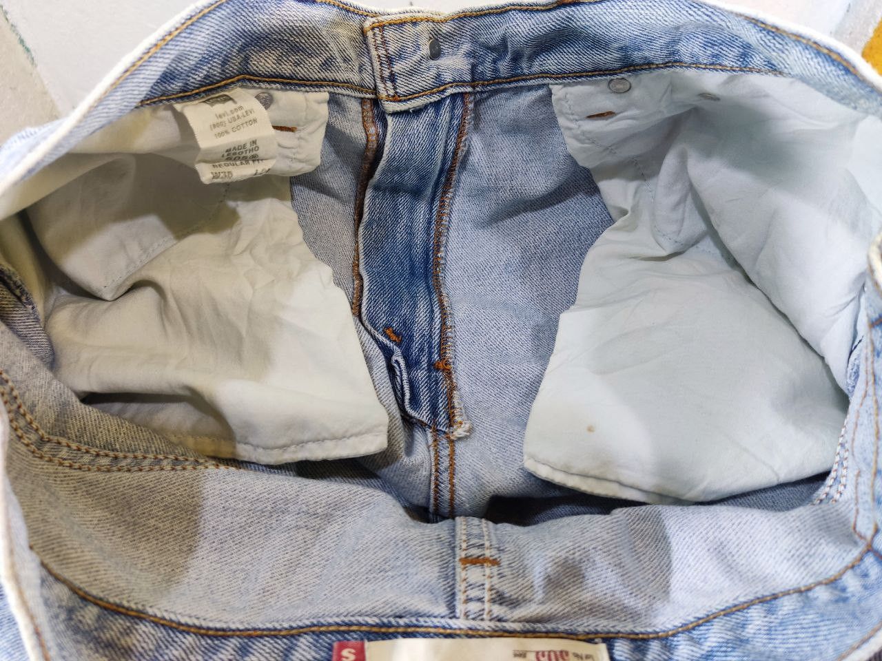 Levi's vintage levis 505 regular fit light wash distressed denim Size US 39 - 14 Thumbnail
